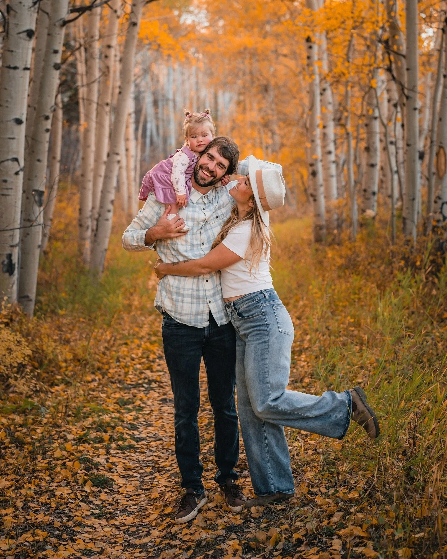 Note to self- make family photos a priority! But really, we have very few photos of us as a family and looking through these brings me a disproportionate amount of joy.

Thank you so much @summitphotoandfilm for making this happen 🫶🏼