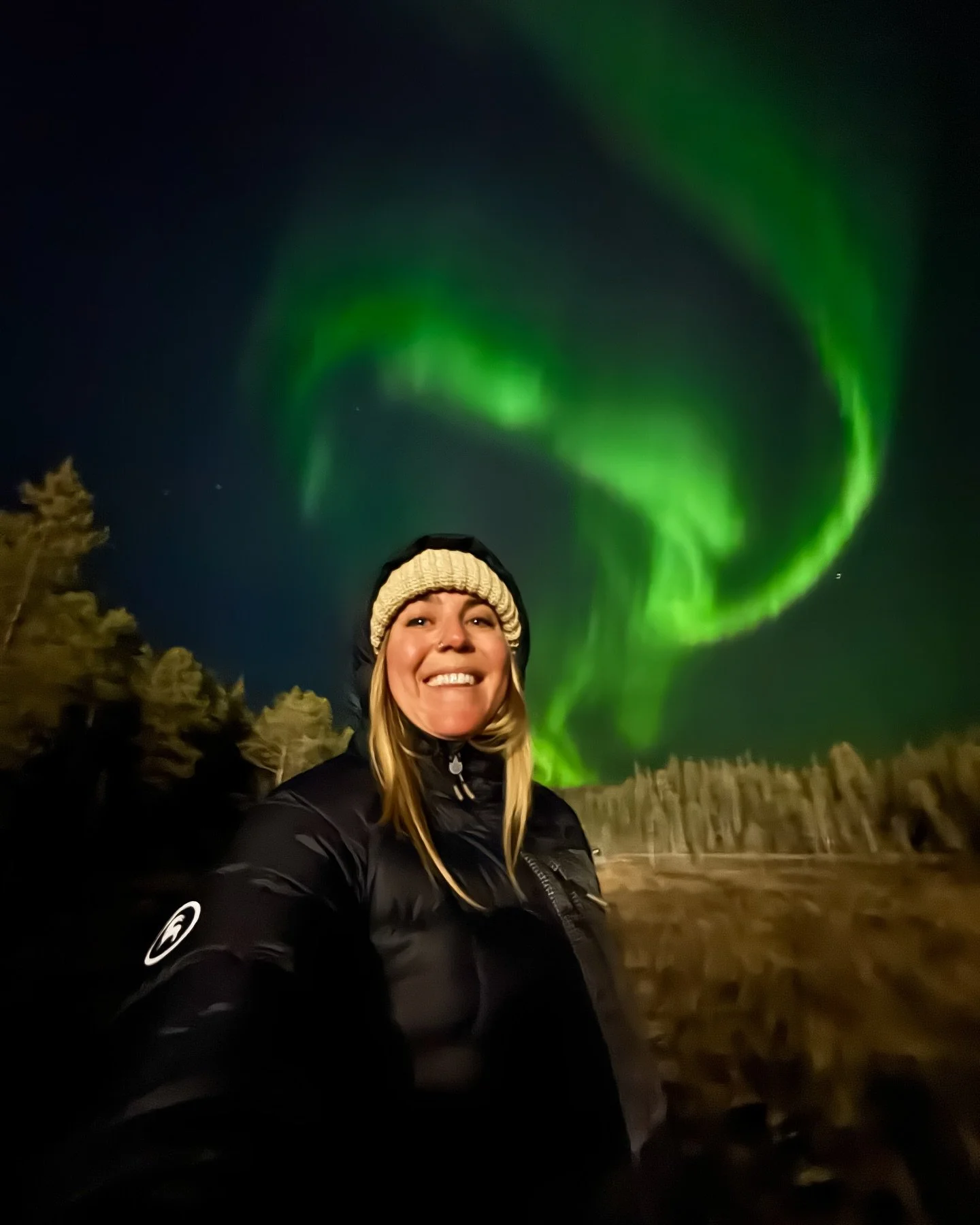 Probably the coolest iPhone selfie I&rsquo;ve ever taken&hellip;

Haha but for real, seeing the northern lights in Finland was truly a bucket list experience. We ended up staying outside for hours because everytime we said, &ldquo;ok, I&rsquo;m sure 