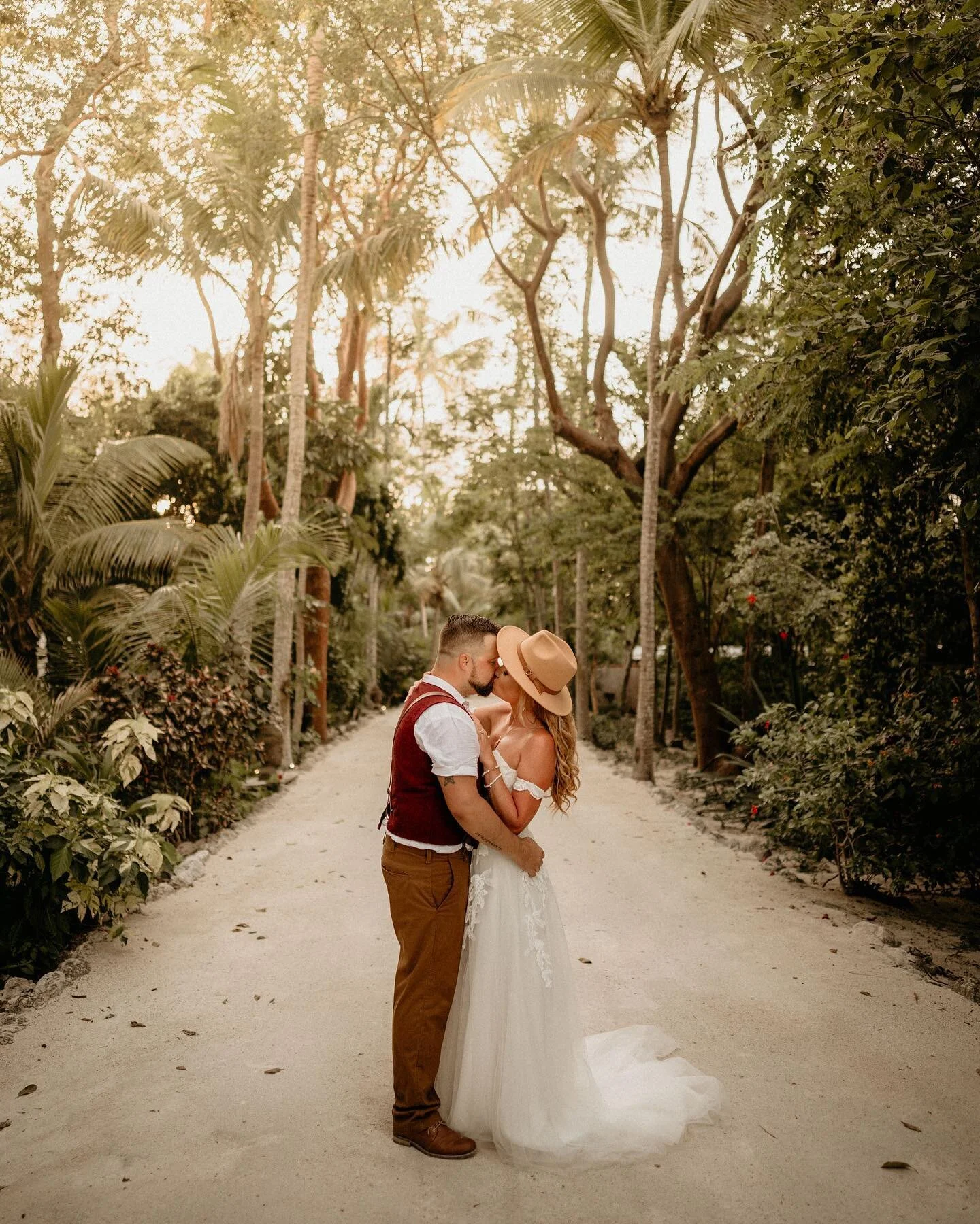 Excited as this week I&rsquo;ll get to revisit a place I&rsquo;ve never had an opportunity to truly document a couple at &mdash; Denver, Colorado. I&rsquo;ll be capturing an elopement and I can&rsquo;t wait to show you guys the magic I capture! 

For