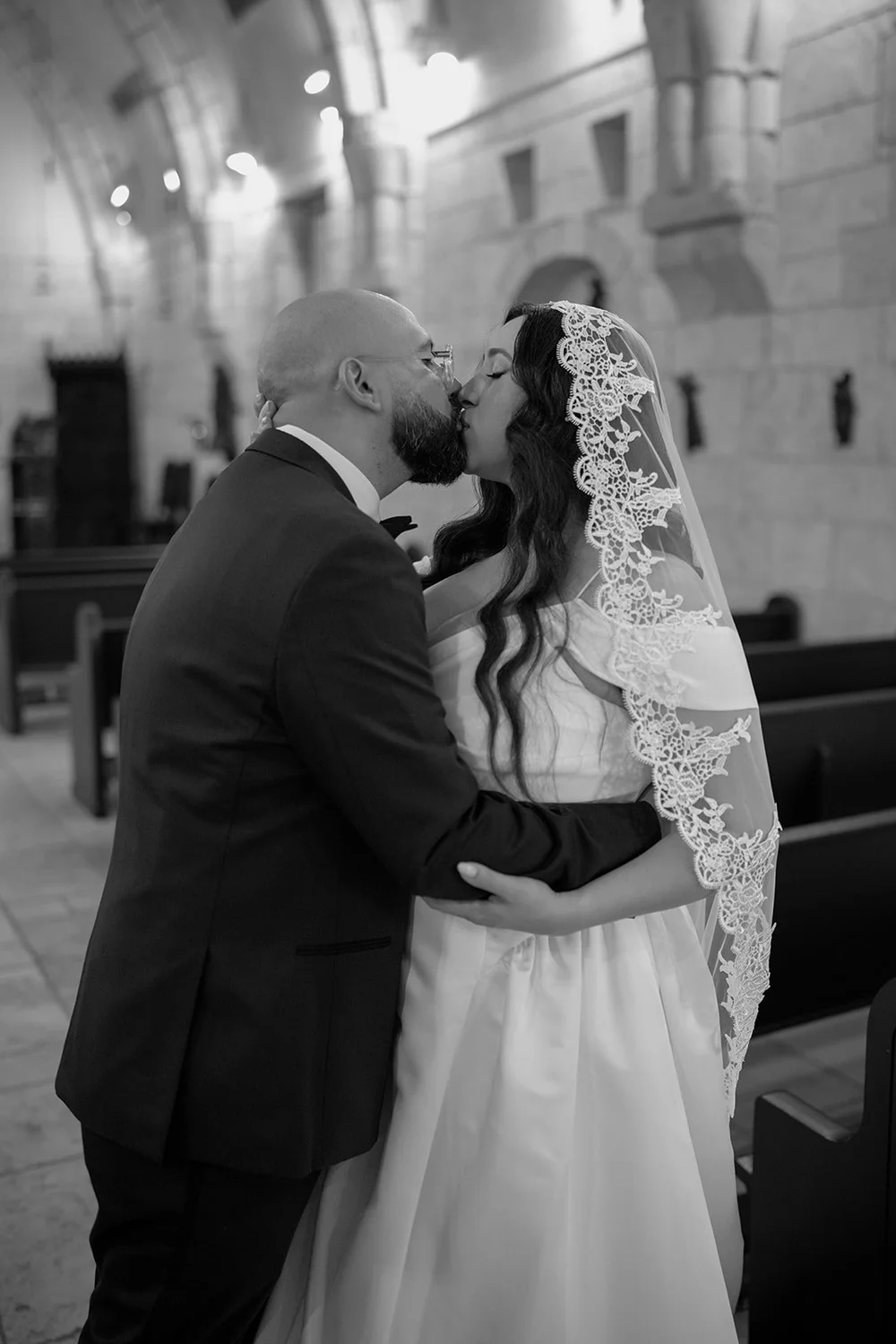 Christian kissing Maria in the chapel in black and white