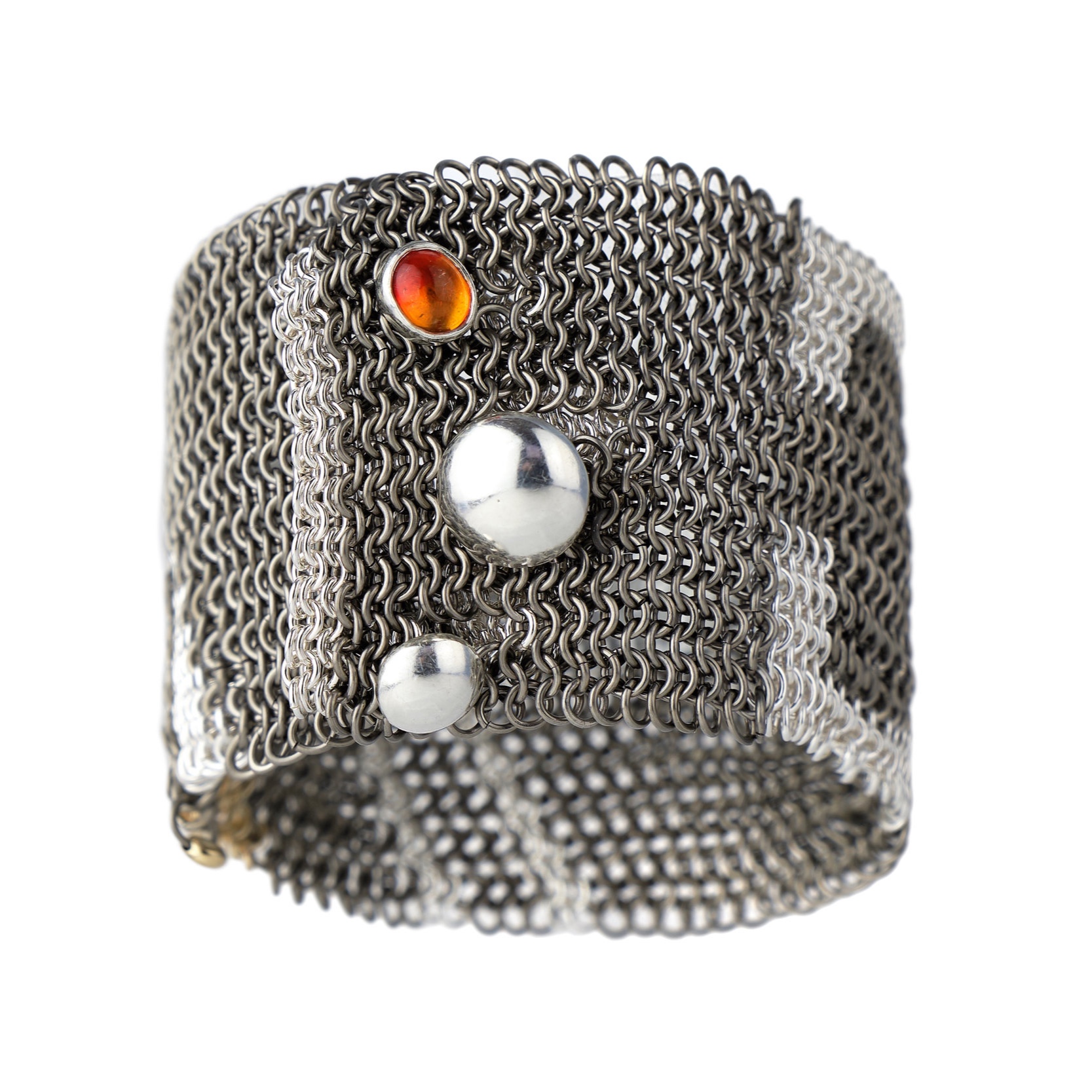 Corrinne+Eira+Evans+Pattern+Chainmail+cuff+2019.jpg
