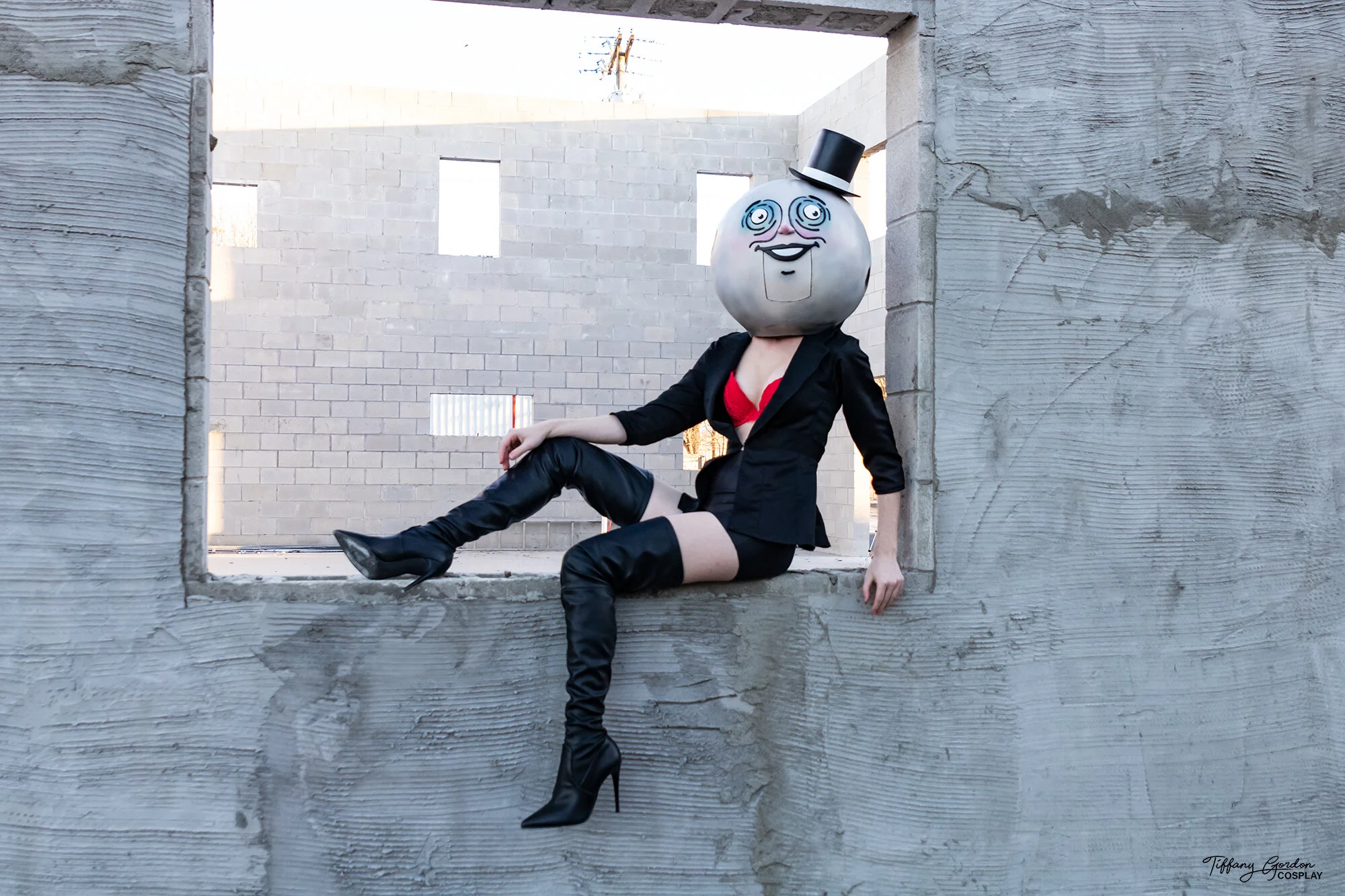 Moon Man cosplay from The Outer Worlds by Tiffany Gordon Cosplay