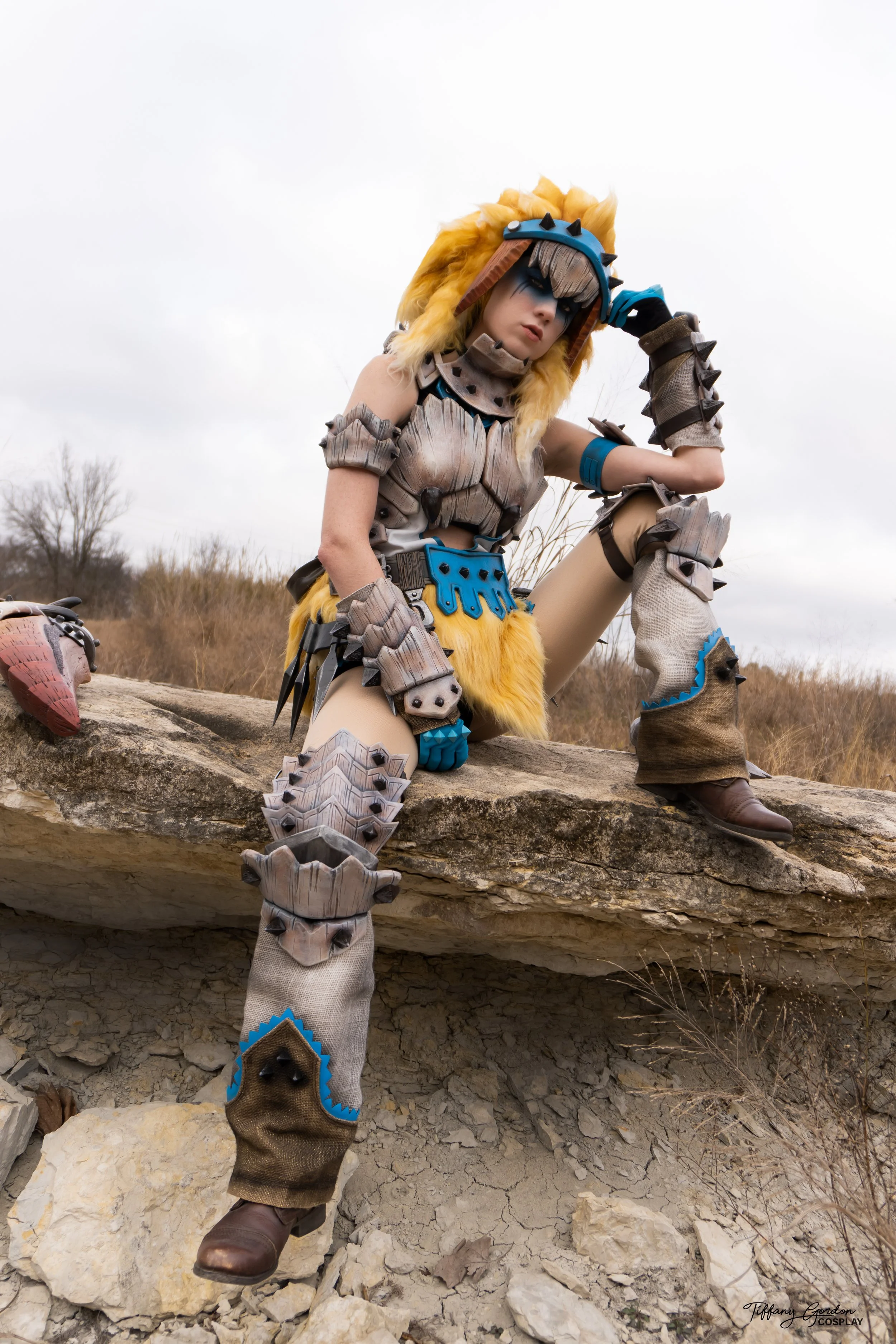 Barioth Armor Set cosplay with Blizzarioth Dual Blades from Monster Hunter Rise