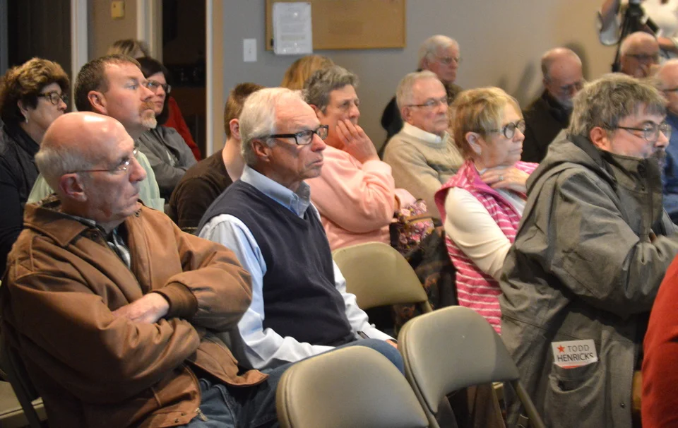 Residents listen to a presentation from Ward 1 Alderman Jamie Mathy and Ward 8 Alderman Diana Hauman at a Town Hall meeting Tuesday evening at the Breckenridge HOA Clubhouse, Bloomington. (Image Credit: Breanna Grow)