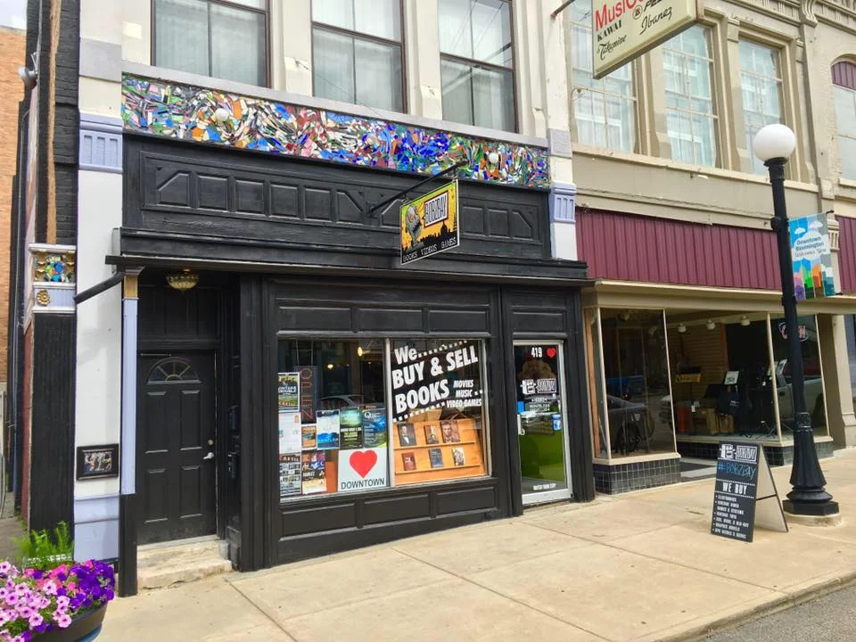 Bobzbay in Downtown Bloomington (Photo: Elizabeth Aspbury)