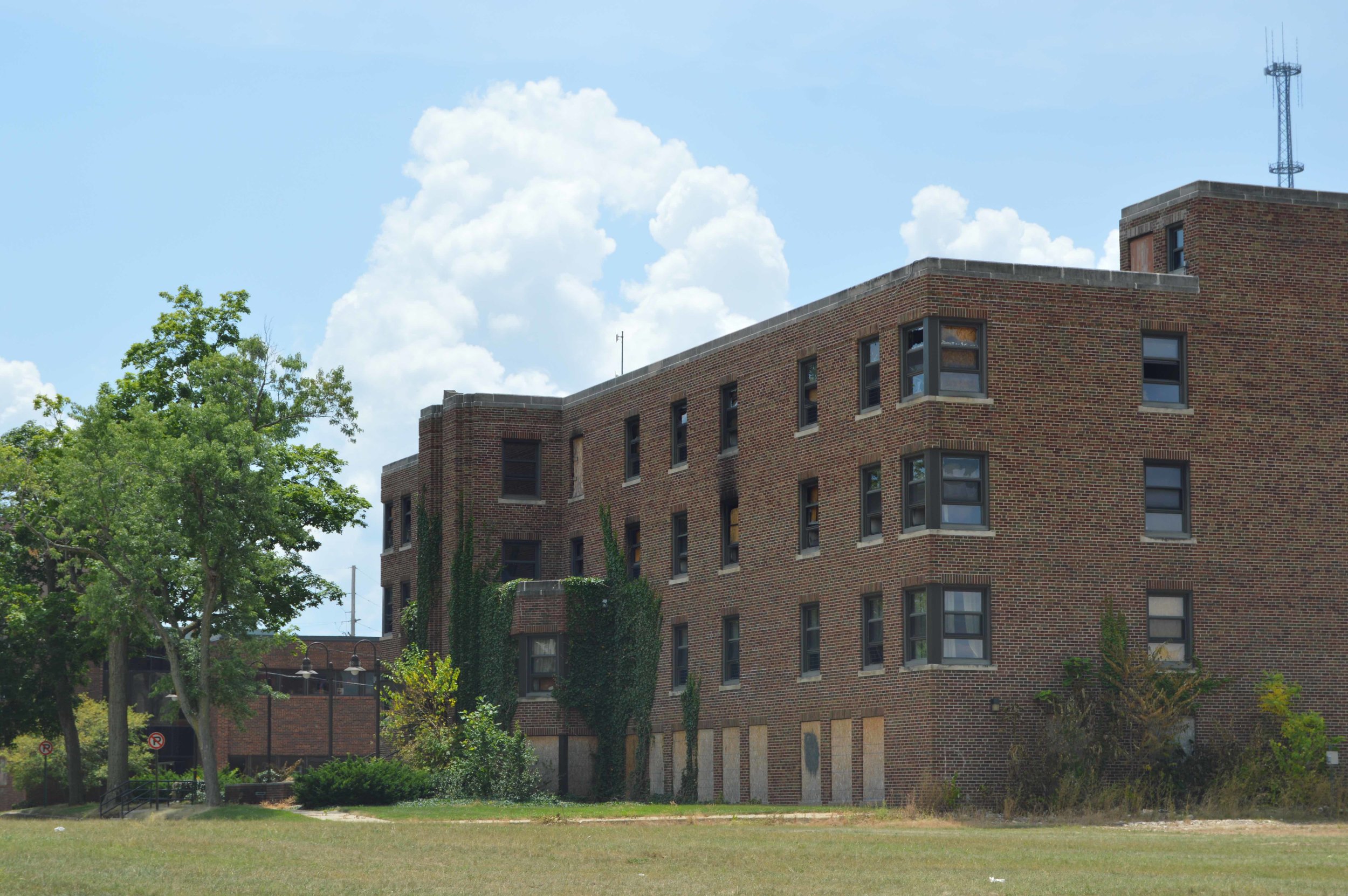 The former Mennonite Hospital Building with boarded up windows and doors. (Photo: Christian Prenzler/AdaptBN)