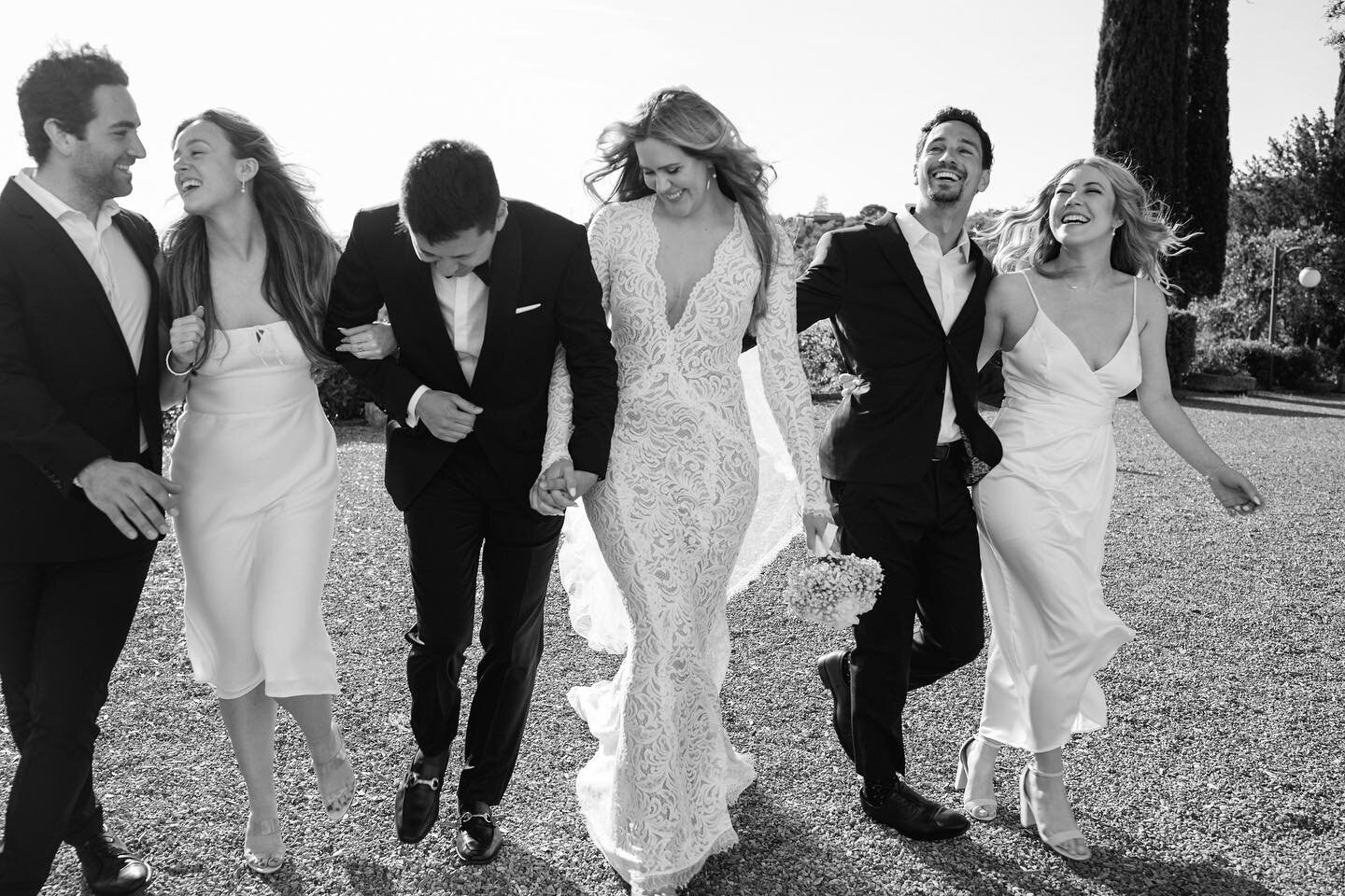 When your best friends are your only wedding guests ✨

#tuscanywedding #bazaarbride
#destinationwedding #luxurywedding #modernbride #tuscanyweddingphotographer #modernwedding #voguewedding #italywedding #tuscanwedding #microwedding #intimatewedding #