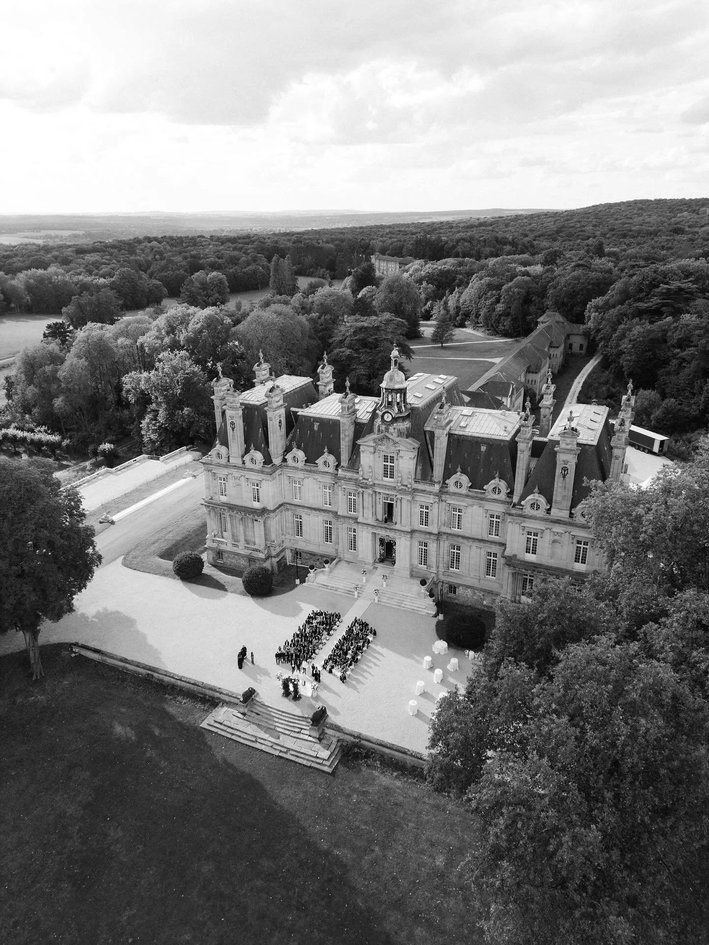 Soon more on A&amp;A&rsquo;s celebration close to Paris, but for now their ceremony at the stunning Ch&acirc;teau de Saint-Martin-du-Tertre from above.

A special thank you to @elkevdende for joining our team that day.

@alexiaaanghel @chateau_smdt @