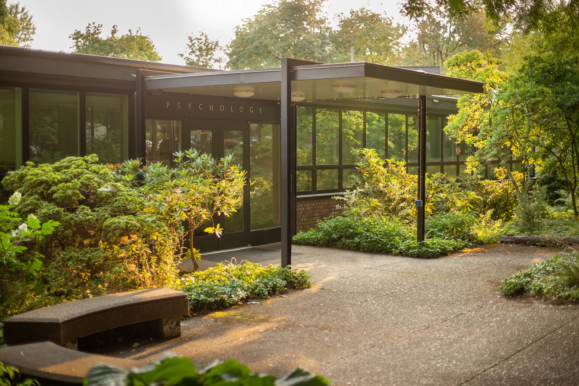 Designed by Pietro Belluschi, the psychology Building at Reed College was built for the chemistry department in 1948, the building was renovated for the psychology department in 1995. Pietro Belluschi was a leader of the Modern Movement in architecture and was responsible for the design of over 1,000 buildings. (C) Joshua James Huff Photography 2018