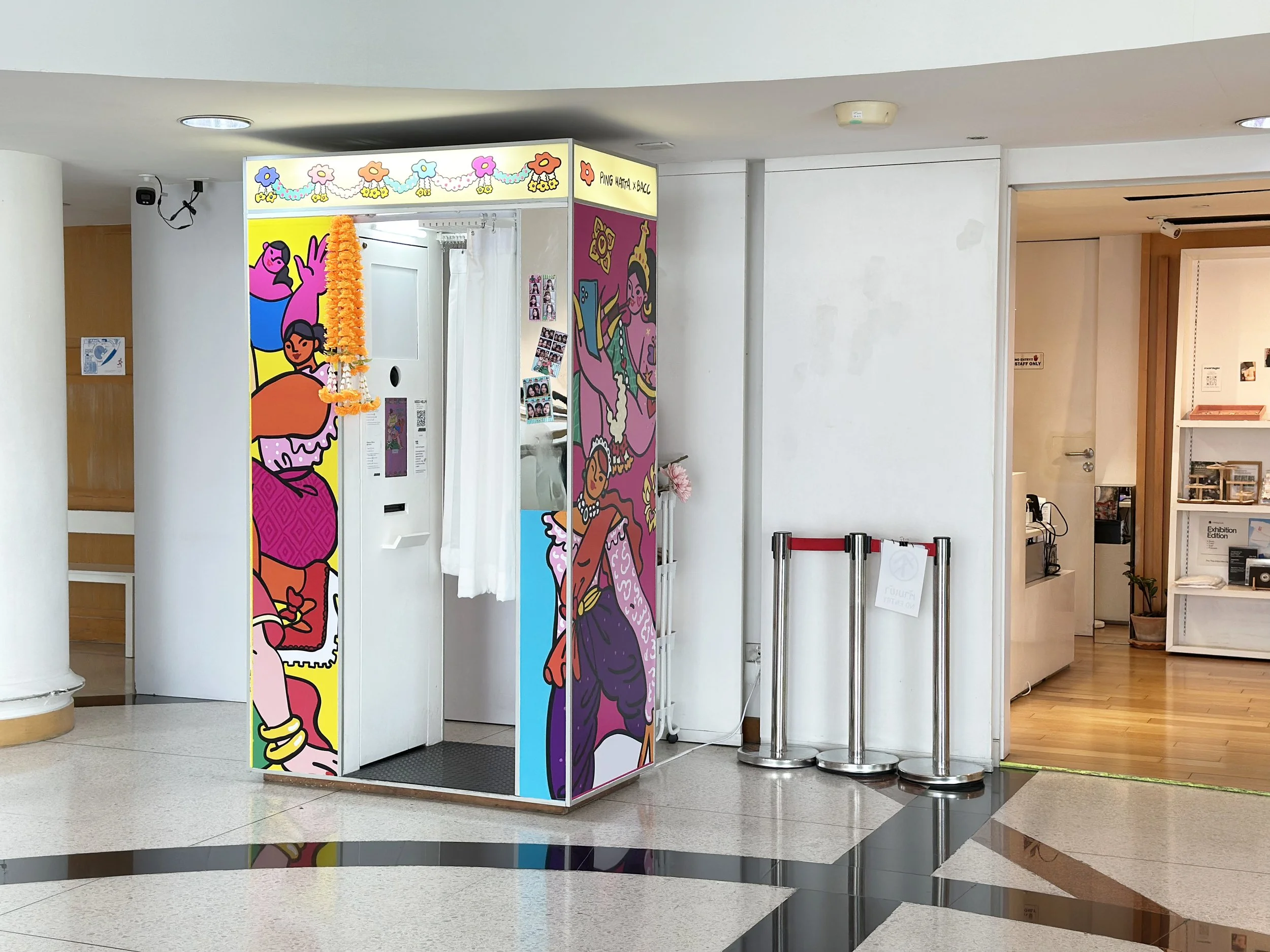 booth_front-side-pink_1.jpg