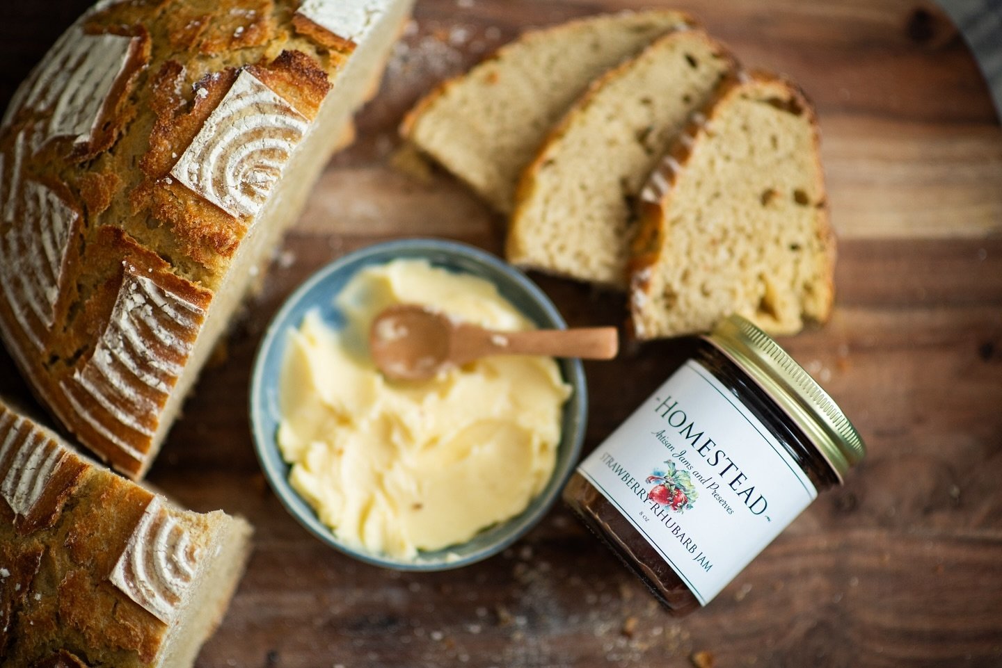 You wanna know what pairs well with sourdough? 
Lots of butter obviously. But then add some sweet flavor with 
@homesteadjams 🤌🏻 magic.