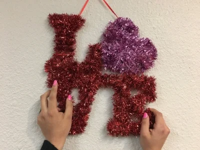 ToppenishDinerLoveSign.jpg