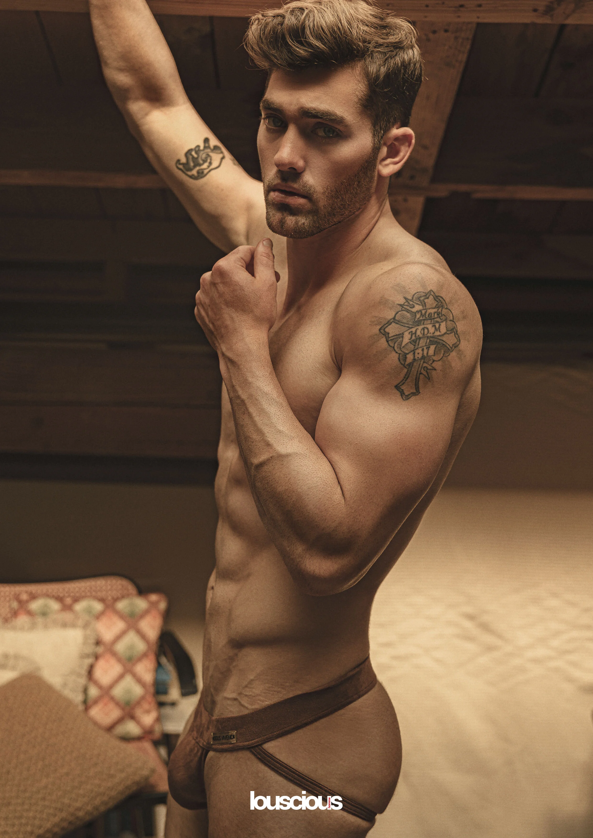 Louscious Homme Online Editorial - Alone in the cabin_3.jpg