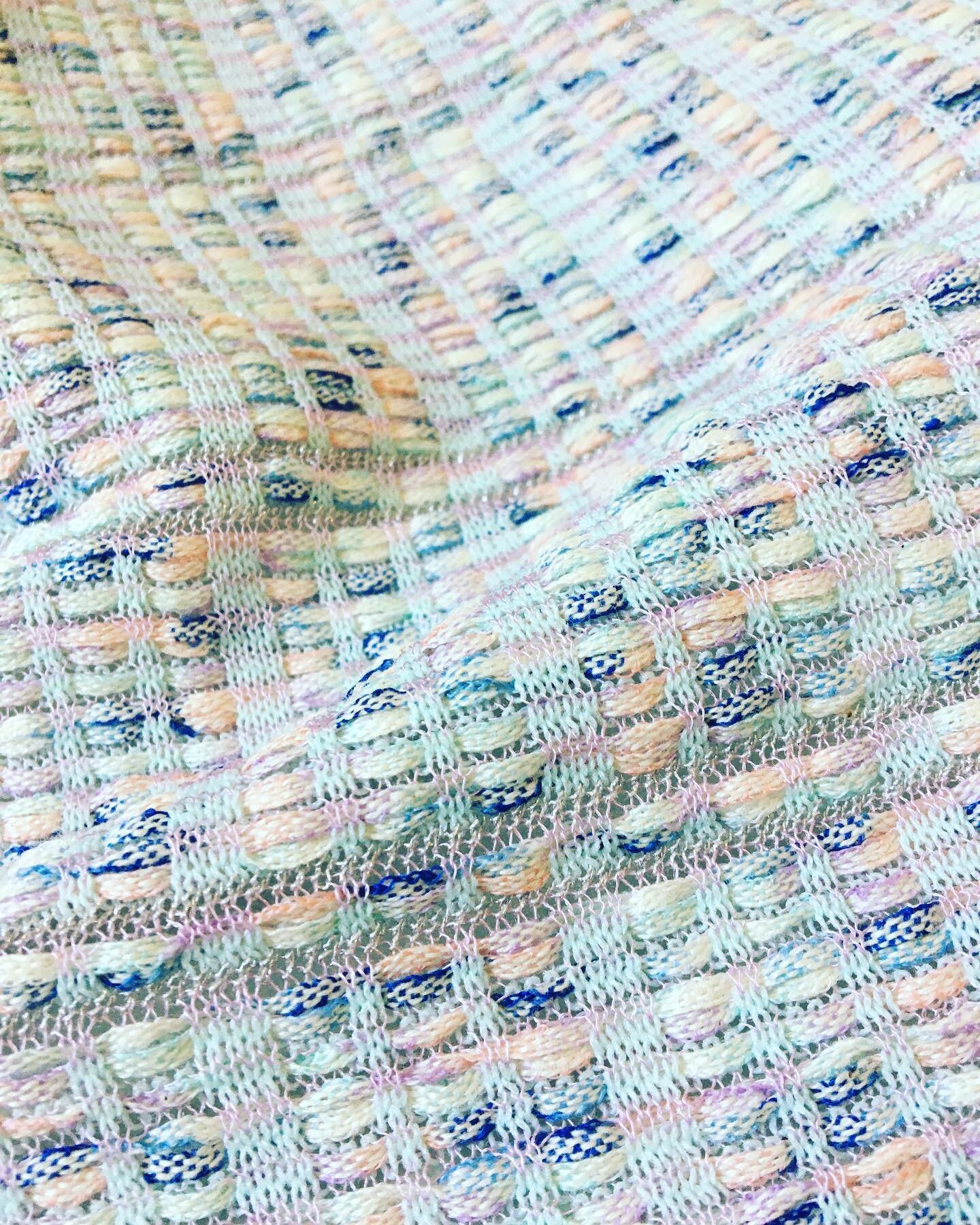Candy Weaves 🍬 
Made by MRC

#knitwear
#shimaseiki
#mrcknitwear
#artisanal
#madeinItaly
#innovation
#textiles
#technicaltextiles
#maglieria
#candy