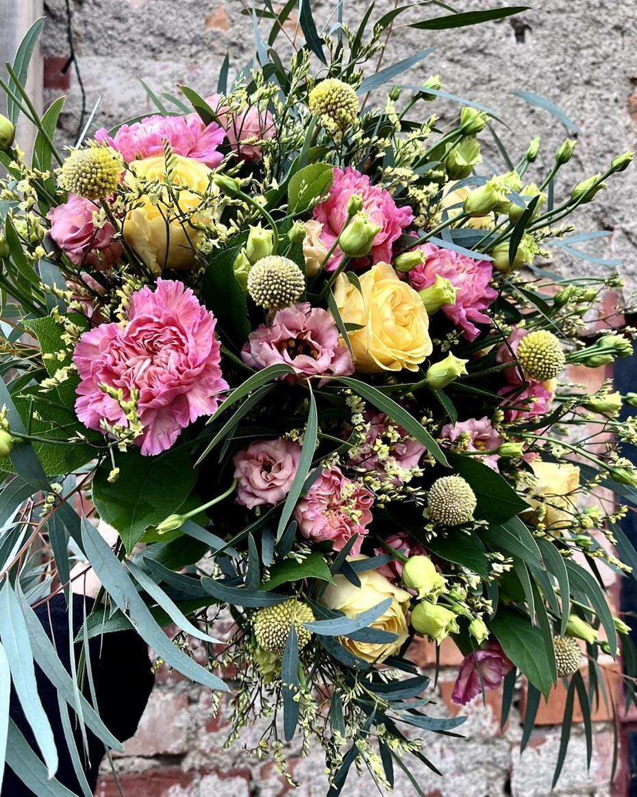 Bara ljuvligt helt enkelt 😍
.
.
.
#gr&auml;nna #bouquets #blommor #florists #blommorigr&auml;nna #dinfloristigr&auml;nna #j&ouml;nkoping #bouquet #floristerp&aring;instagram #floristerisverige #buketter #floral #florist #bukett #blomsterbutik #bloms