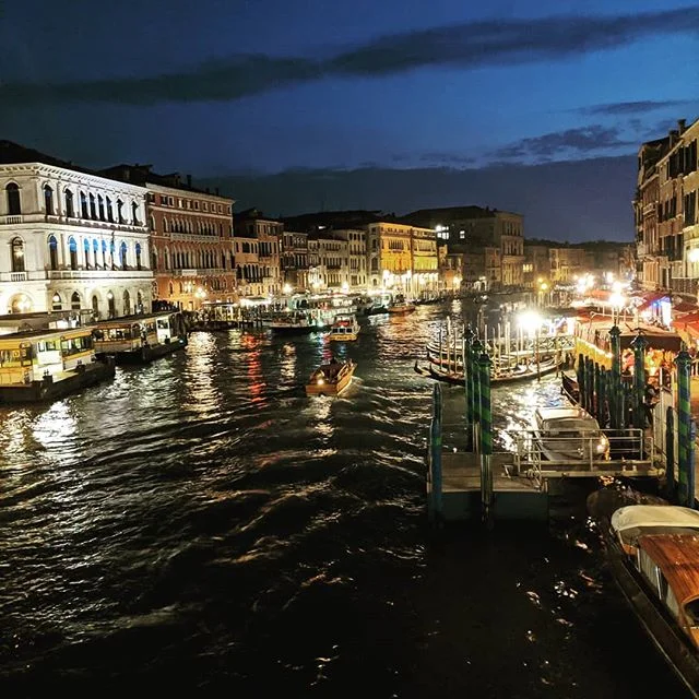#rialtobridge #venice #italy #bynight