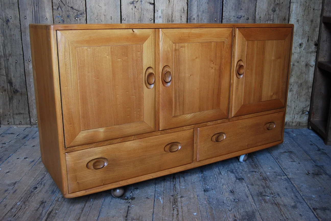 Sideboard Erocl 1960s elm gplanera DSC_0287.JPG
