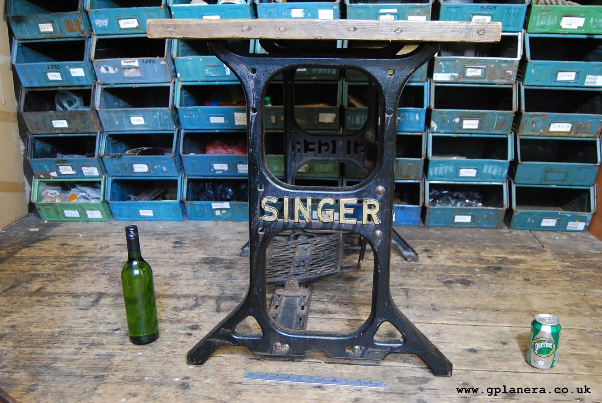 Singer machine base upcycled gplanera DSC_0305a.JPG