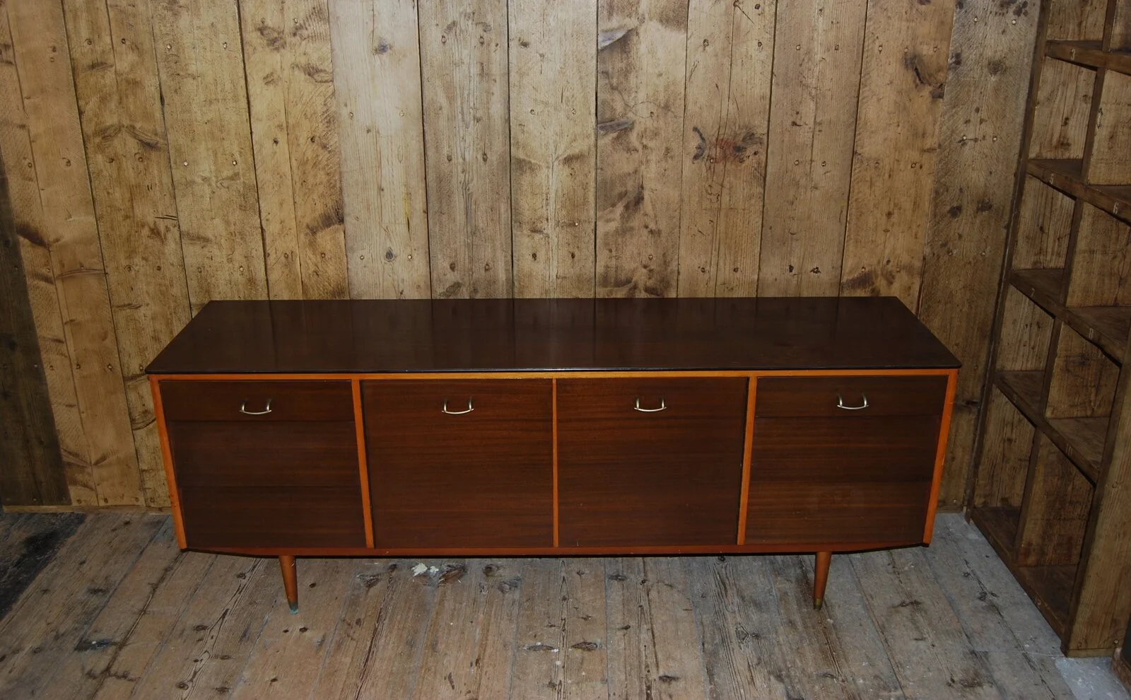 Minimalist tola sideboard gplanera.JPG