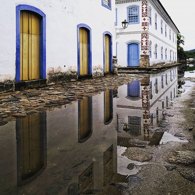 Up and down, mirrored town...
.
.
 #paraty #smartphonephotography #snapseededit #bresil #streetphotography #photographylovers #yourshotphotographers #igtravel #main_vision #theworldshotz #rainreflection #natgeoyourshot