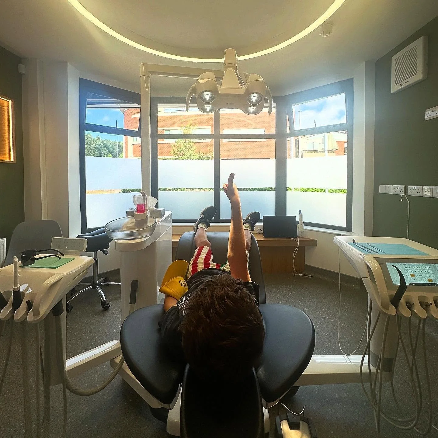 Always good to check that the important patients are doing ok 👍 with a thumbs up 👍 
Intraoral scans to make a custom #sports #mouthguard 👄 
@onebyonedental ♾️ Lisburn 📍 Stranmillis 📍 
Don&rsquo;t take a chance with your kids 👧🏼 👦🏻 smile 👌 
