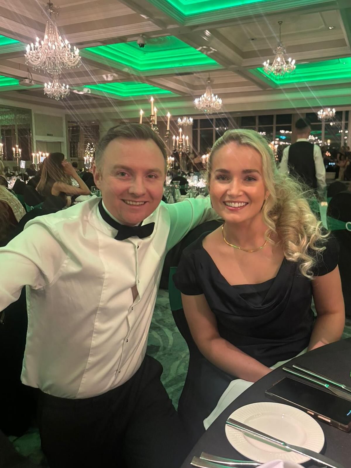 Wonderful night @denplan 🍏 Christmas Ball bringing our @onebyonedental ♾️ Team together 👉🏻
.
We love our Team 🥰😝🤗 
.
.
.
#teamwork #teamworkmakesthedreamwork