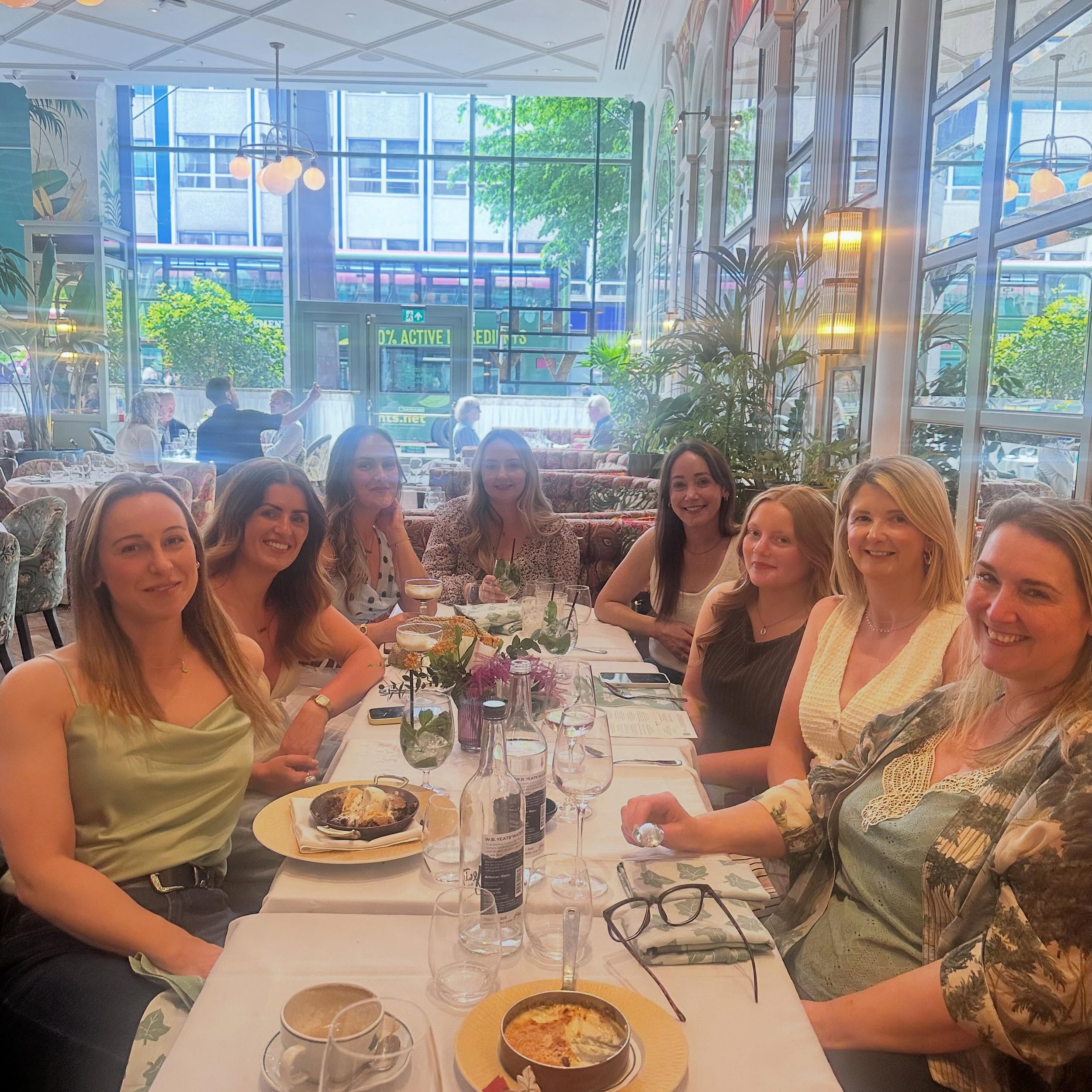 Our Ladies of @onebyonedental ♾️ Lisburn 📍 celebrating our Hygiene Team past and present with a beautiful day out to @the_ivy_belfast 👌👍🏻
We love this team 💓
