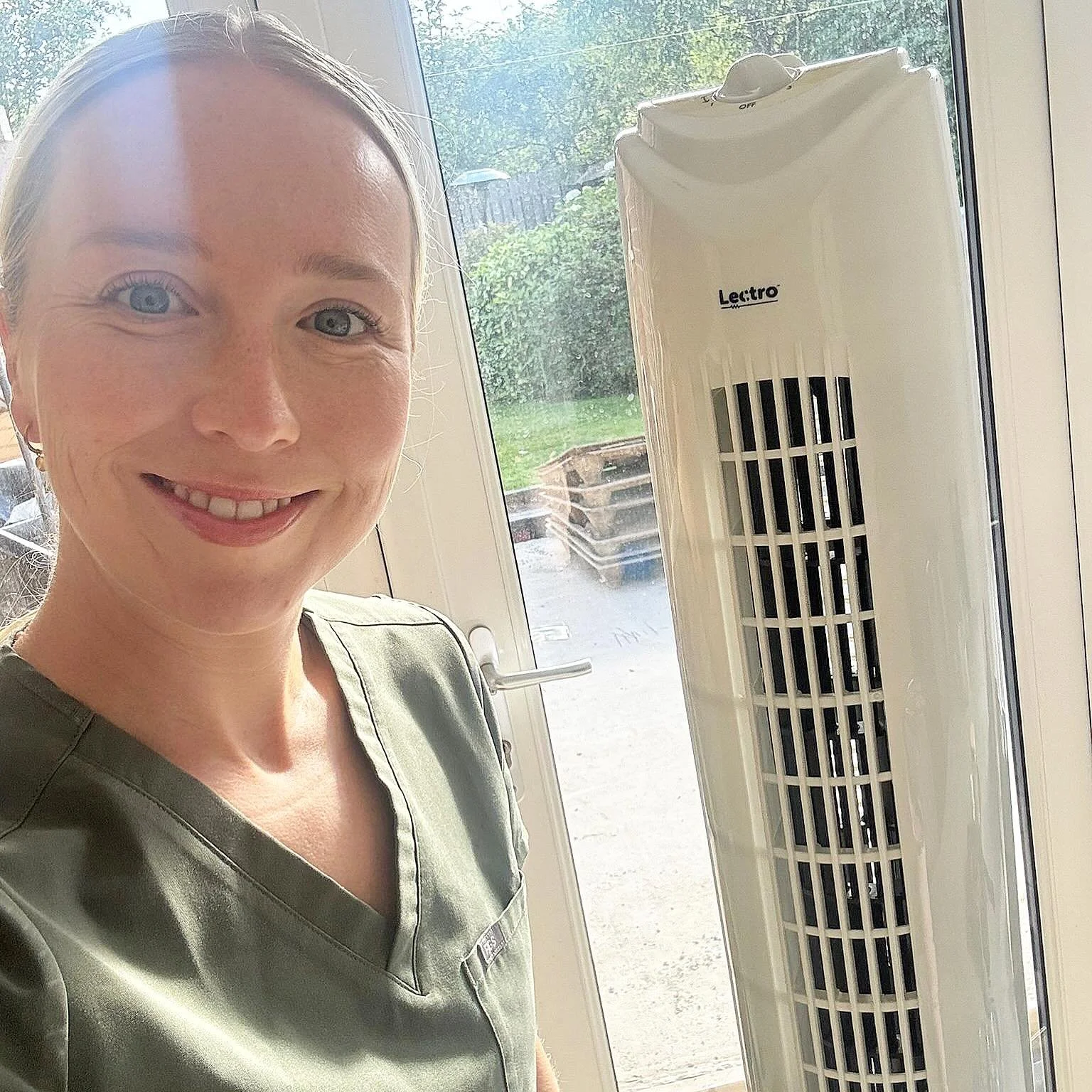 Fiona bringing her &lsquo;Biggest Fan&rsquo; with her to work today 
😂😂😂
We do 💓 love our Team @onebyonedental ♾️ 
.
.
.
.
.
.
#DentalLife #DentalTeam #WorkFamily #TeamCulture #LoveOurTeam