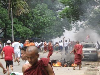 Scenes-on-the-streets-of-Rangoon-as-the-regimes-brutal-crackdown-begins-September-26th-2007_medium.jpg