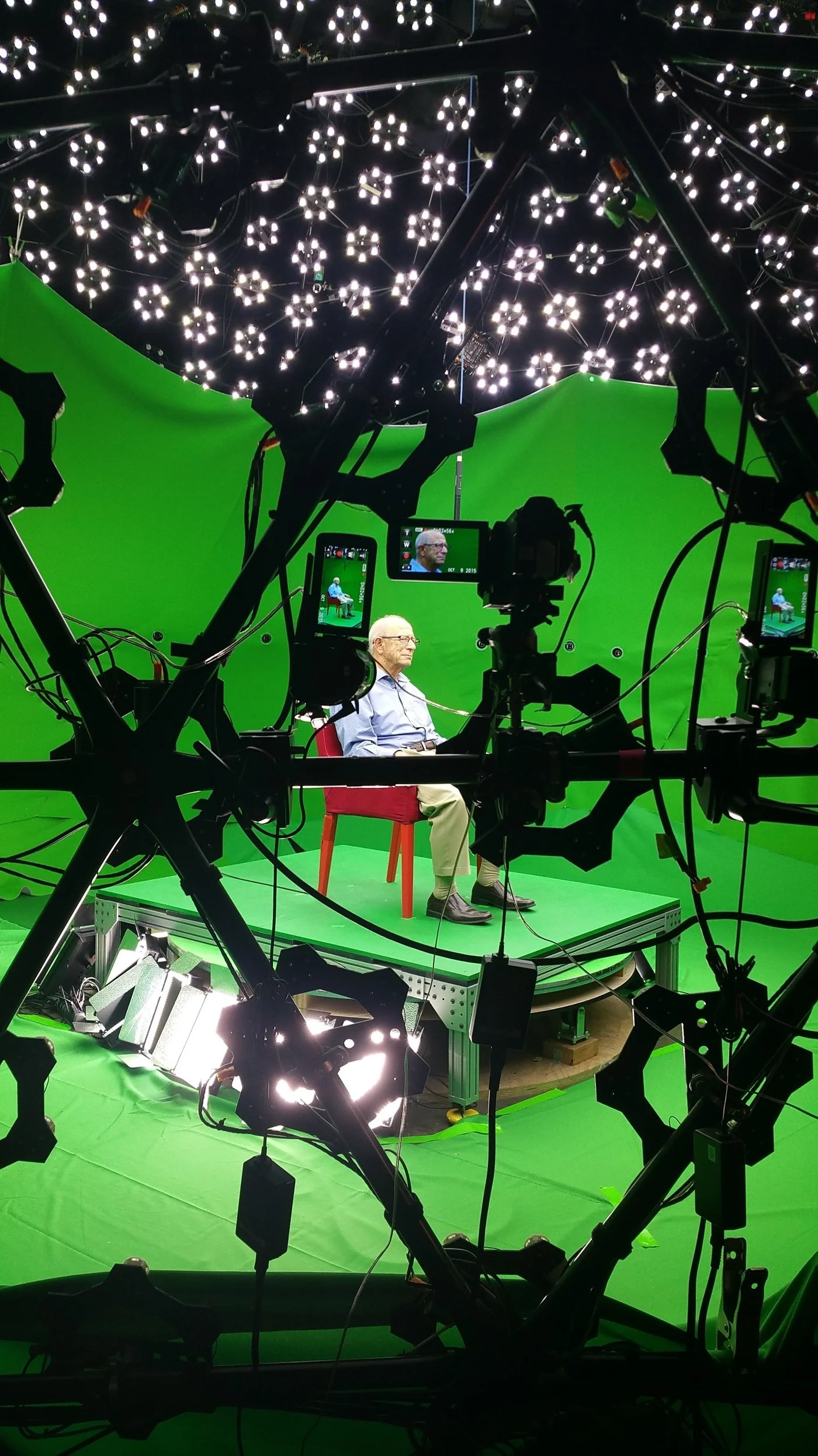 Illinois Holocaust Museum Preserves Survivors' Stories — As Holograms