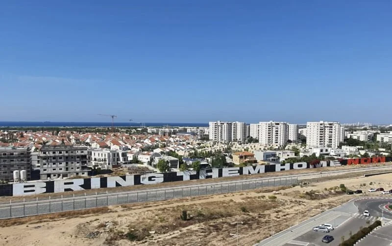 Street Artists Memorialize Oct. 7 Victims, Urge Return of Hostages