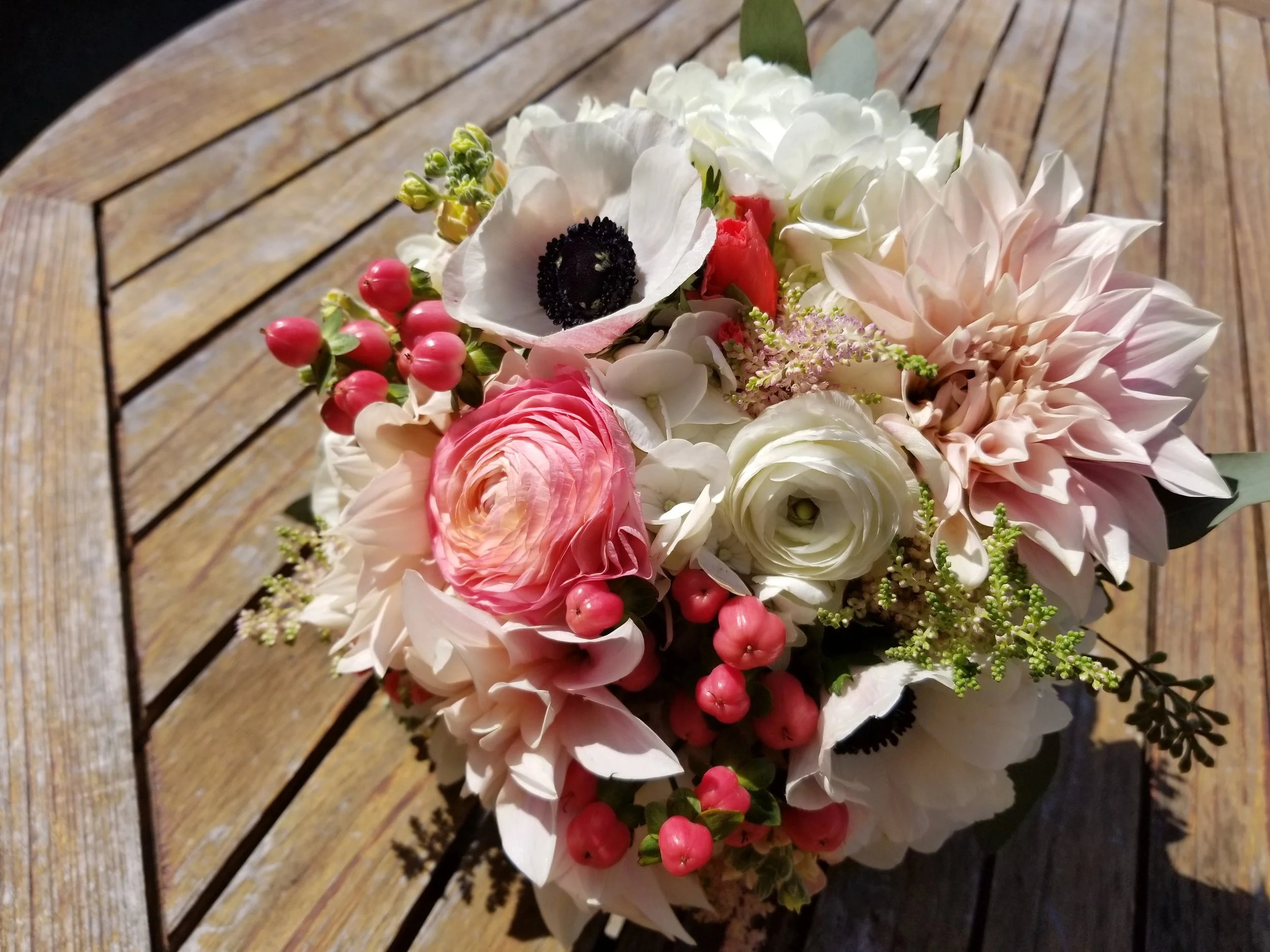 2017-09-30 Bouquet anemone coral and peach.jpg