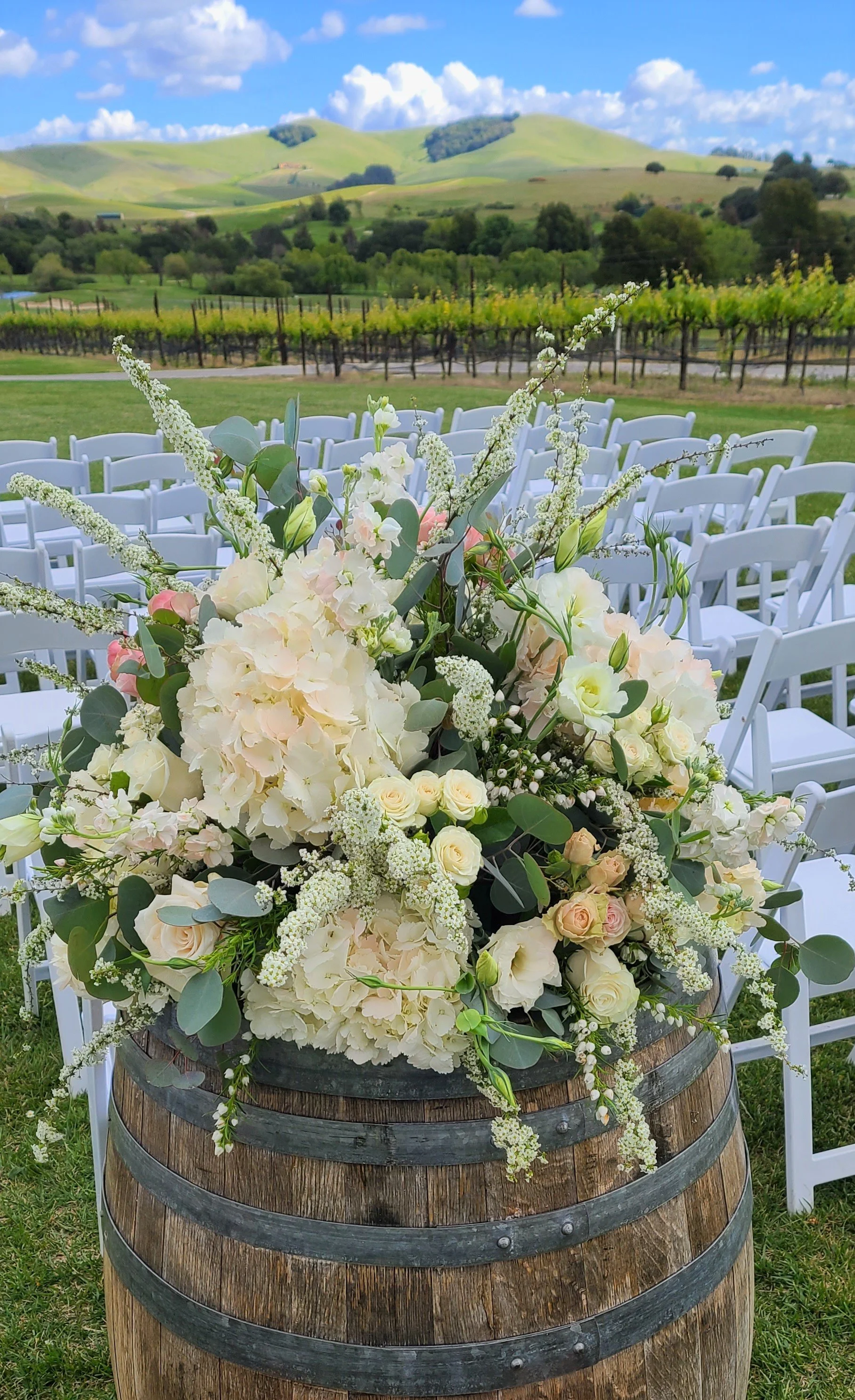 Custom Wedding ceremony flowers. Sonoma and Napa wine country weddings ...