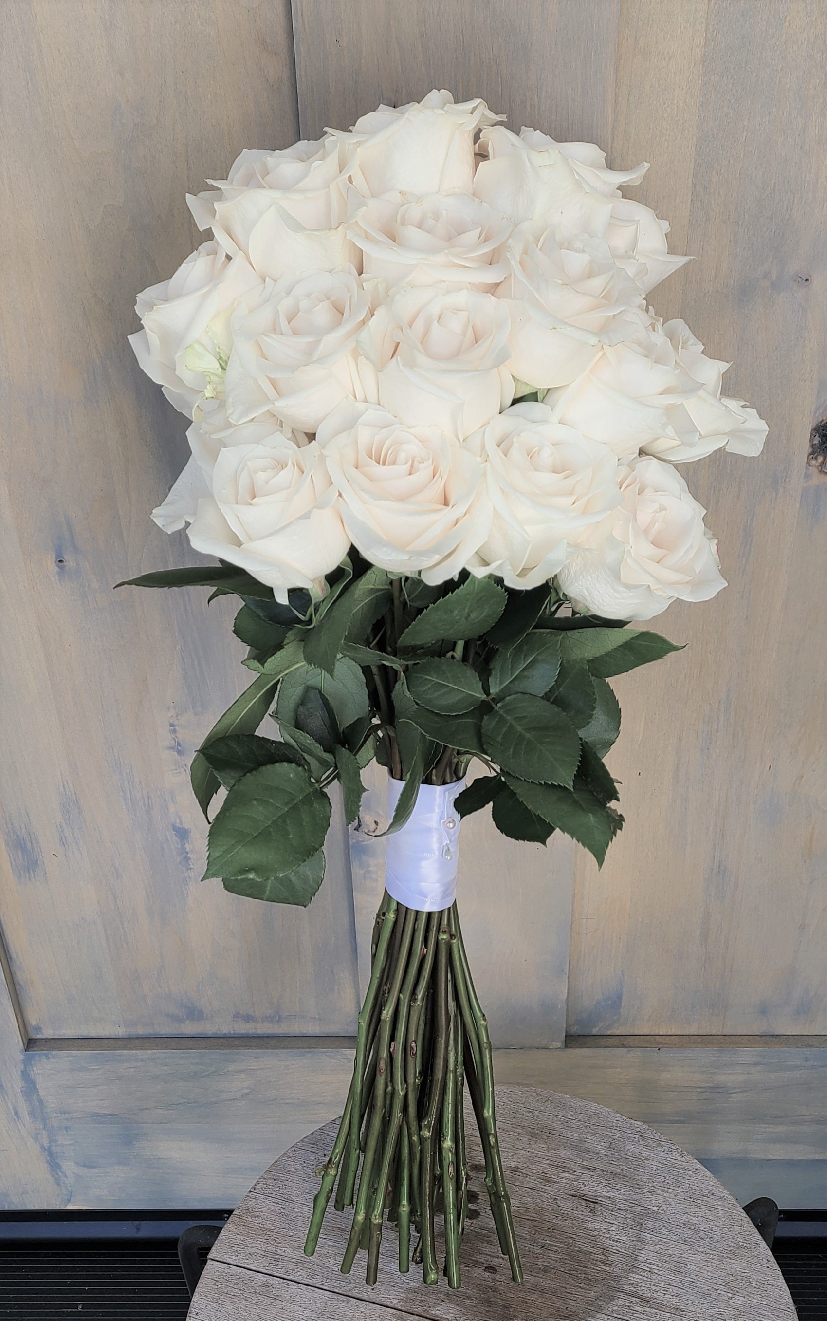 20220826_Bouquet long stem white rose.jpg