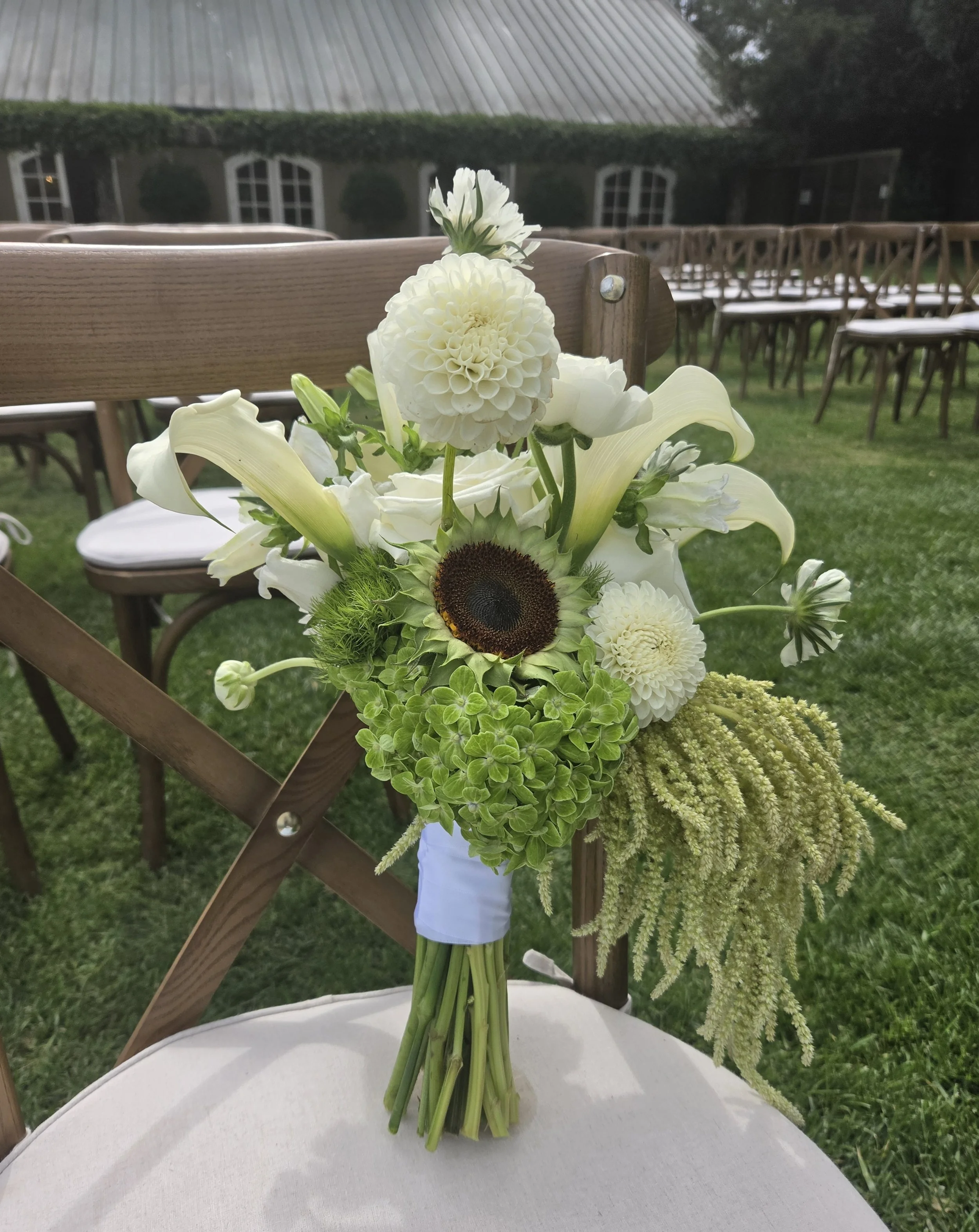 20261002 Bouquet white green calla.jpg