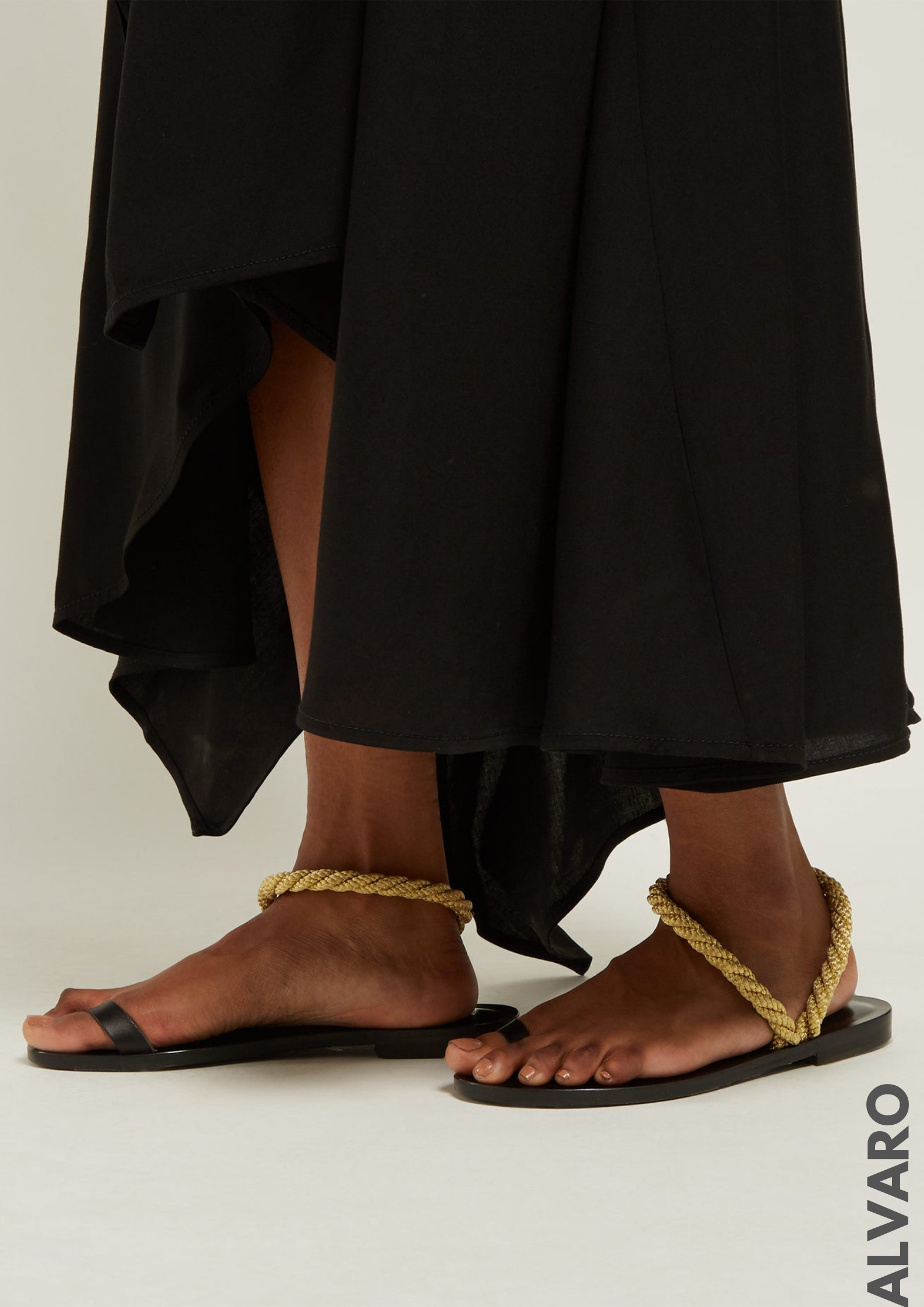 Sandals Post (3).png