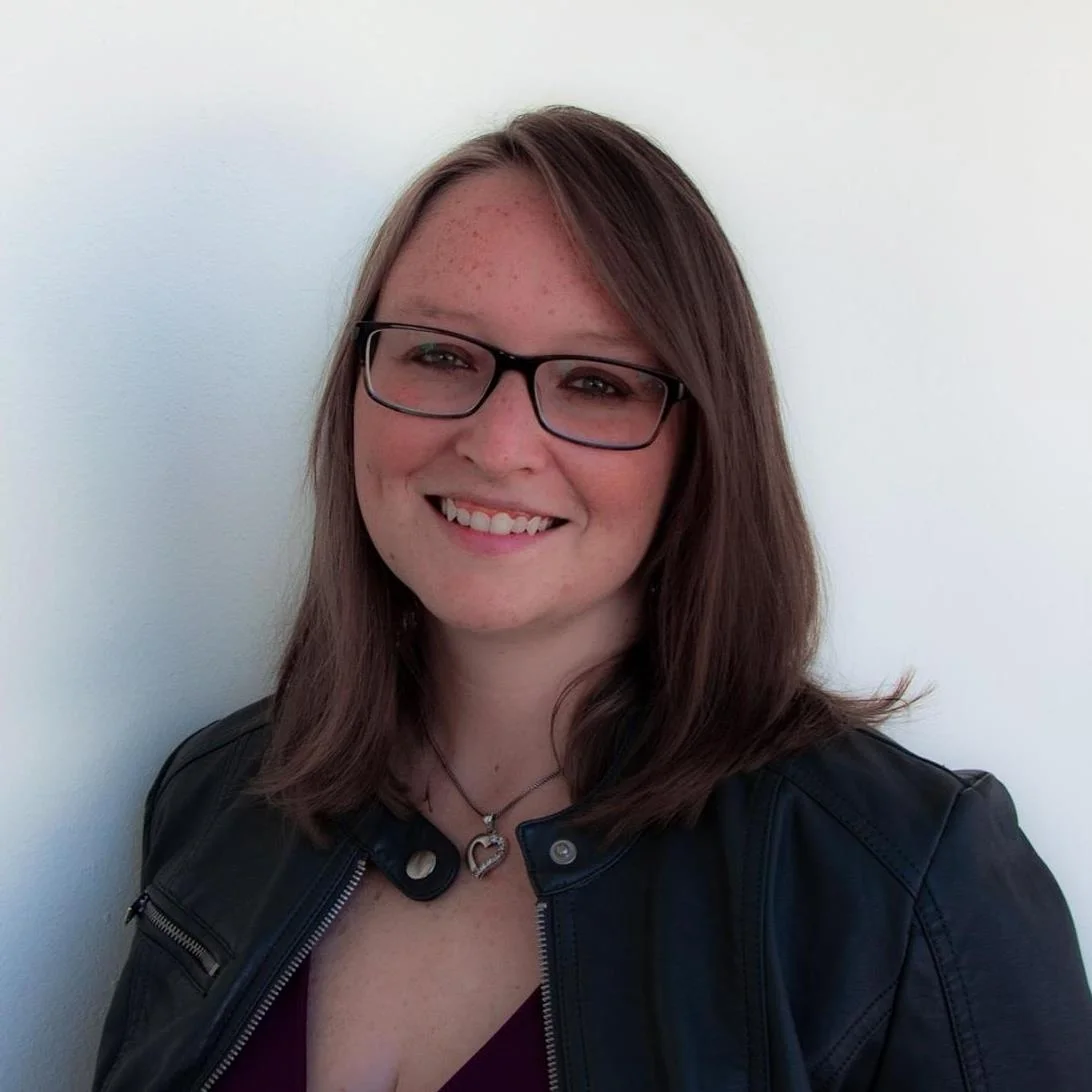 Nicole Brzoza is the founder of Heart & Style . She helps women create their own online business so they can live a self-determined and independent life.