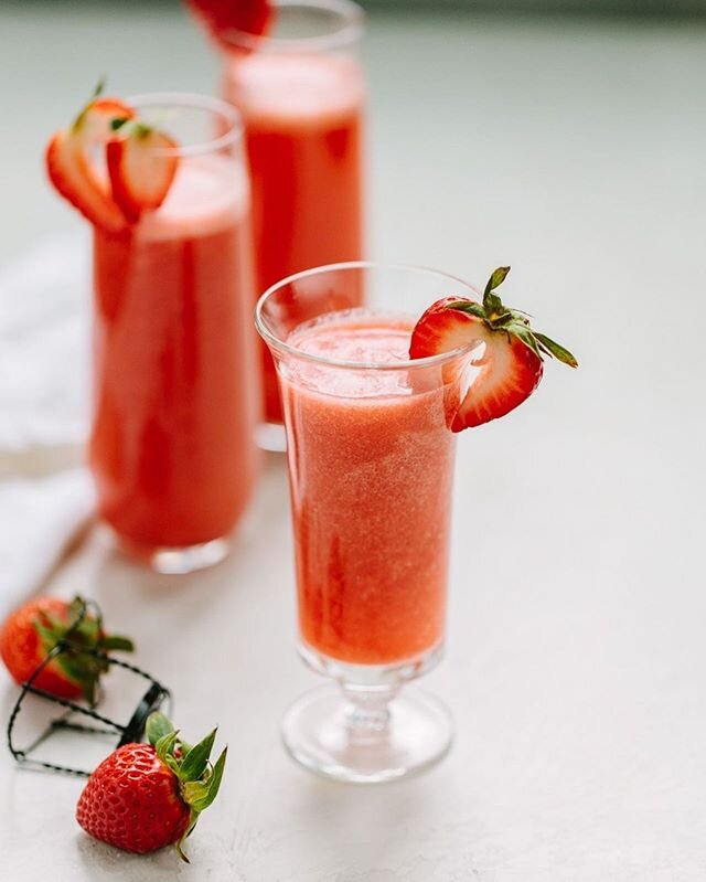 Get to know the Rossini - your Memorial Day Weekend sip! The Rossini is a close cousin to the Bellini - another Italian drink that features peaches instead of strawberries. This bubbly concoction is sure to brighten up your Holiday weekend with famil
