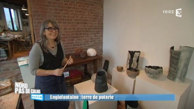 Englefontaine doit son nom à une fontaine qui aurait jaillit sous les pas de Saint Georges. L'atout au 19è siècle de ce village était l'argile, il s'y tenaient une tuilerie, une briqueterie et des potiers.&nbsp;Corinne Simon est la dernière céramist…