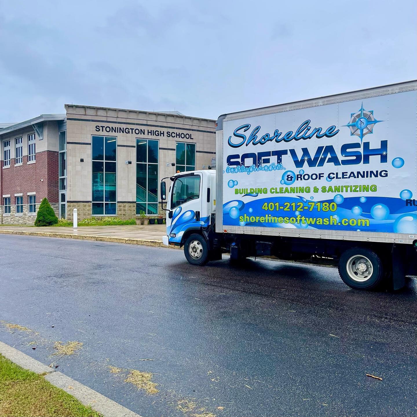 #wetwednesday 💦💧

Hello everyone! 

We did some washing for Stonington High School and have their facilities looking fresh for this wet Wednesday appearance! 👌🏽 ☁️🌧

Did any of our followers attend school here?

Let us know in the comments below