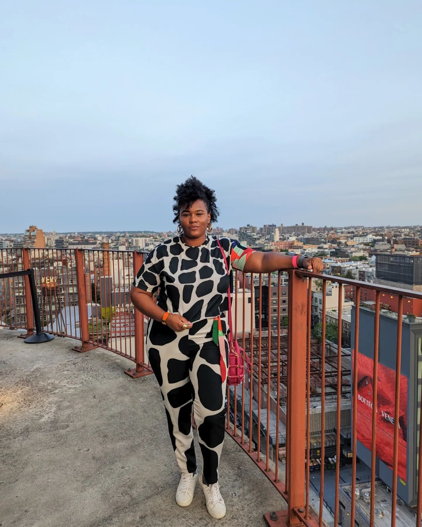 Spent the evening with my Google Pixel Family in Brooklyn last night. ⁣
⁣
Can't wait to share what's in store! ⁣SB the Views from the Water Tower in Williamsburg are top tier! 
⁣
#googlepixel #teampixel #nyccreators #Blackcontentcreators