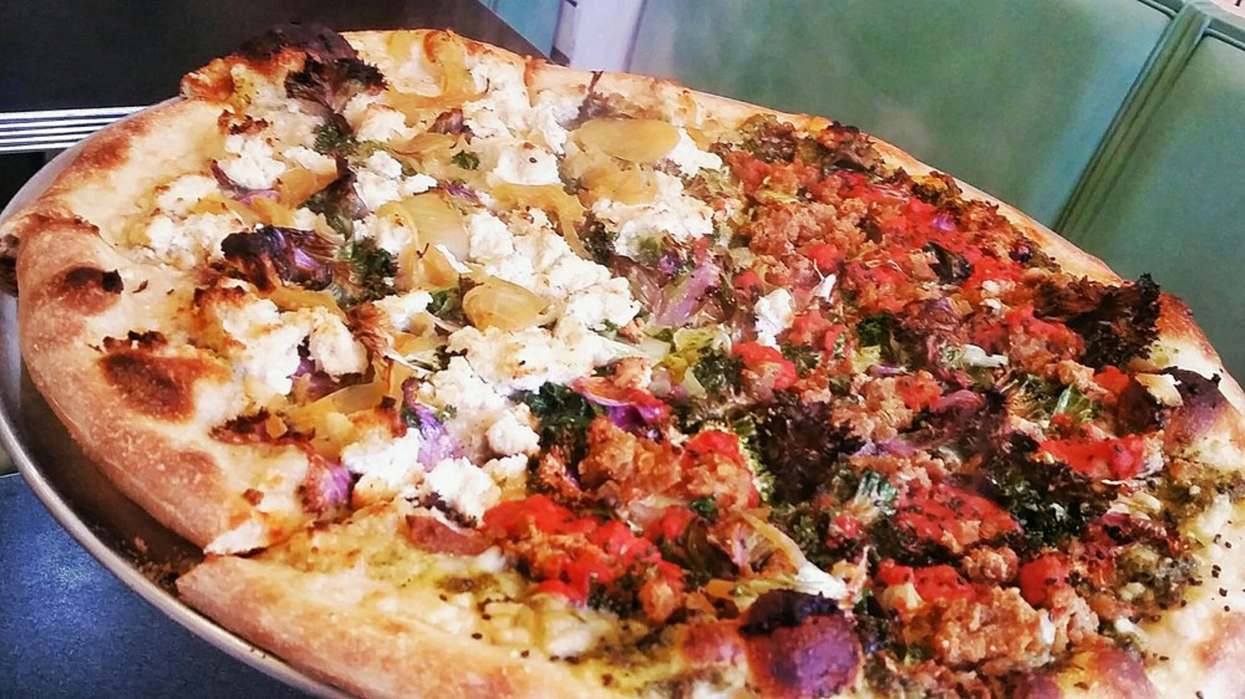 screamers-pizzeria-whole-pie.jpg