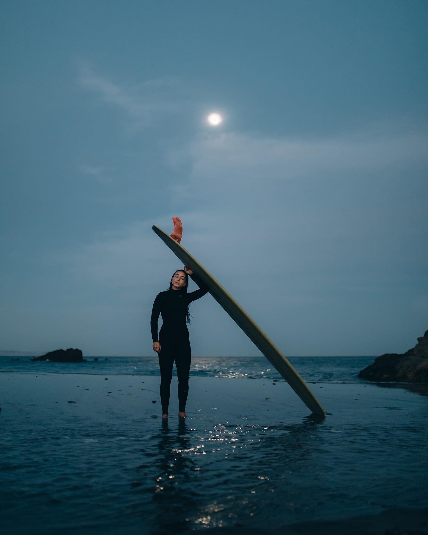 I swear after every surf session on this trip we were greeted with an epic moonrise. Huge shoutout to @visitcalifornia for making our surf trip such a memorable one. Can&rsquo;t wait to get back up there and put my wetsuit to use again! #VisitCalifor