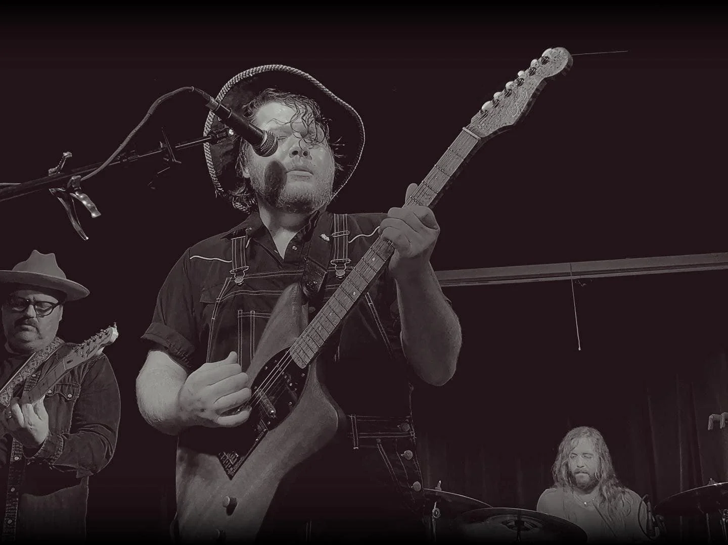 Review: Early James Delivers Poetic Magic on First Headlining Tour