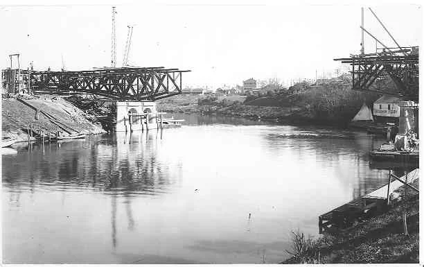 The building of Mac Robertson bridge, Circa 1933-34