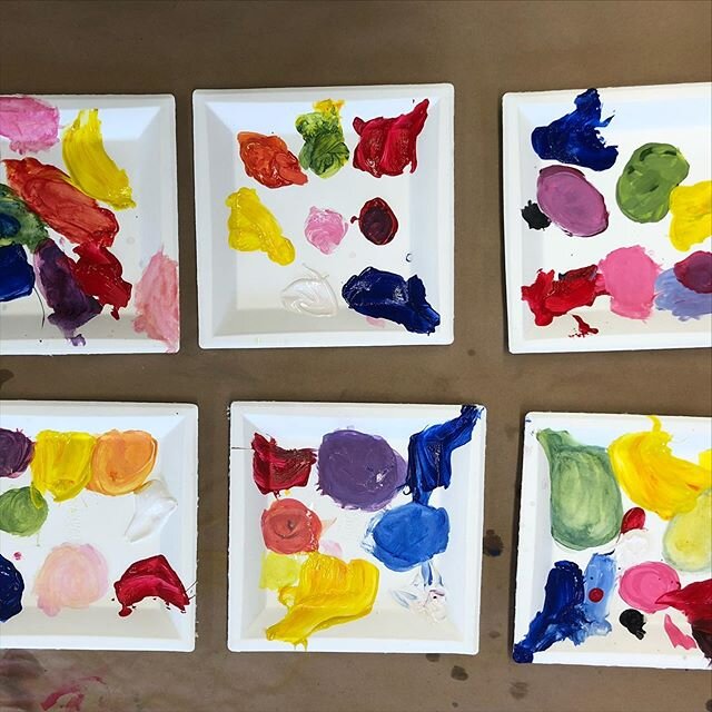 Learning how to mix colours #mixingcolours #littlepenguinartworkshops