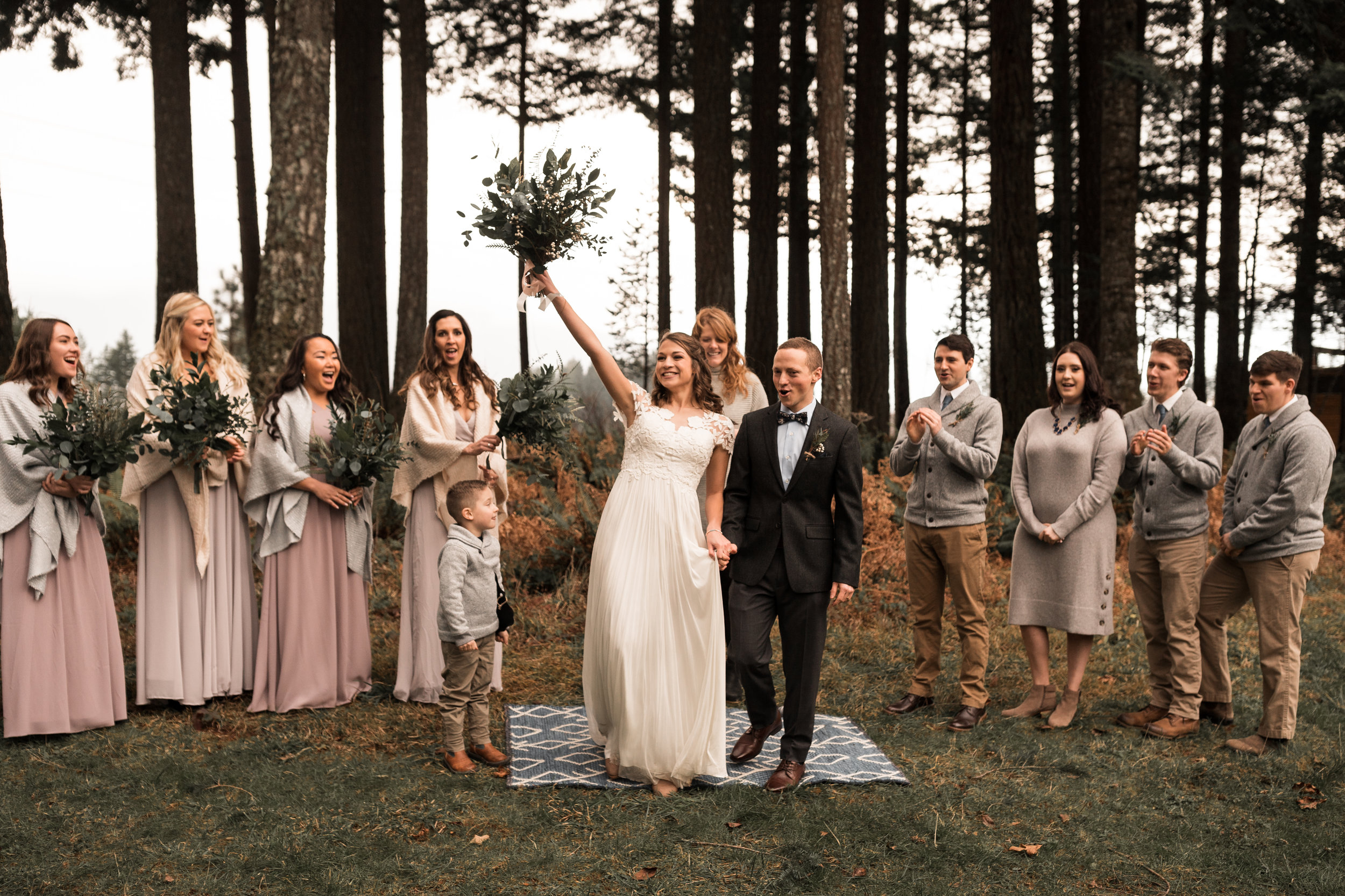 Airbnb Wedding in the Columbia River Gorge | Between the Pine Photography