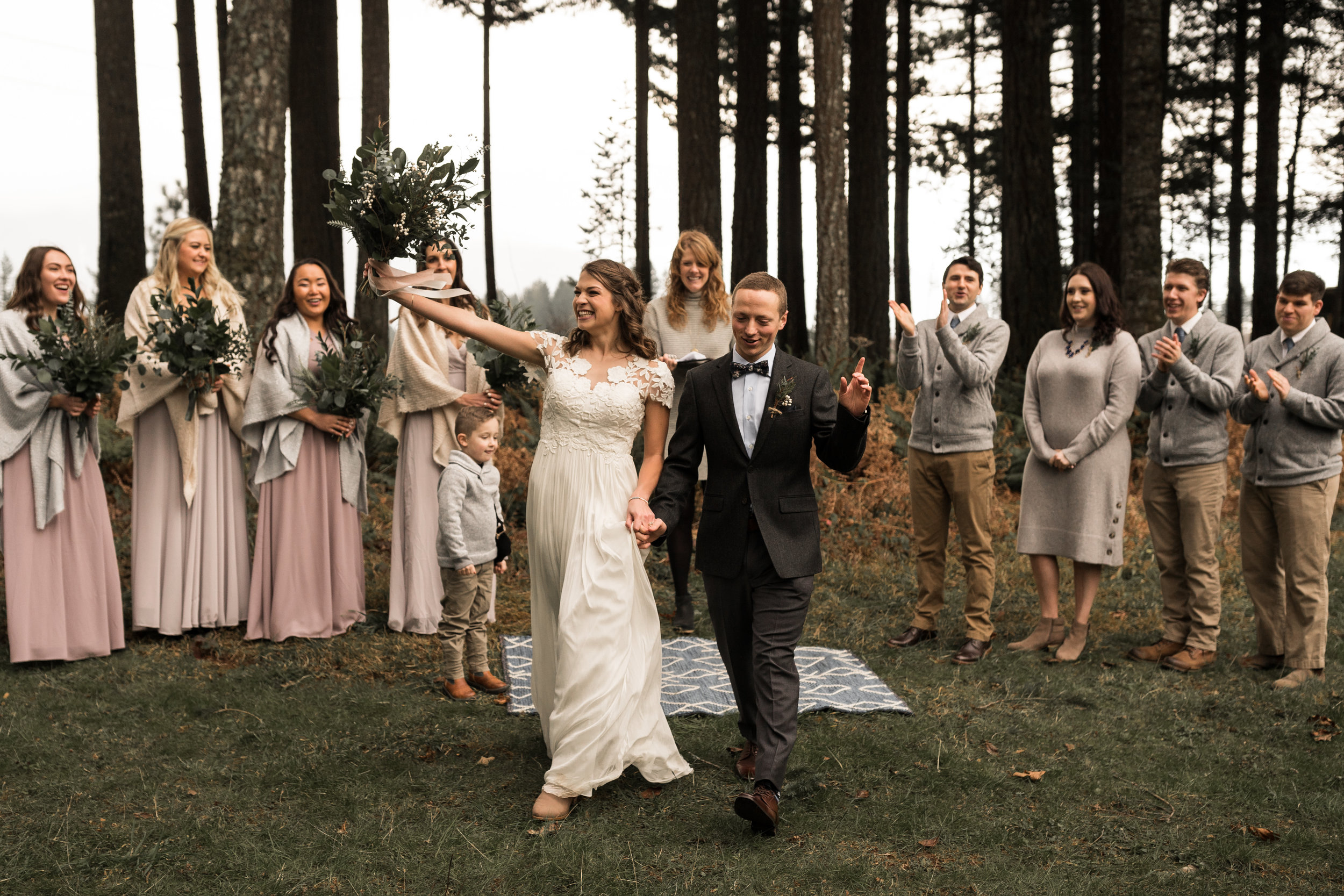 Airbnb Wedding in the Columbia River Gorge | Between the Pine Photography