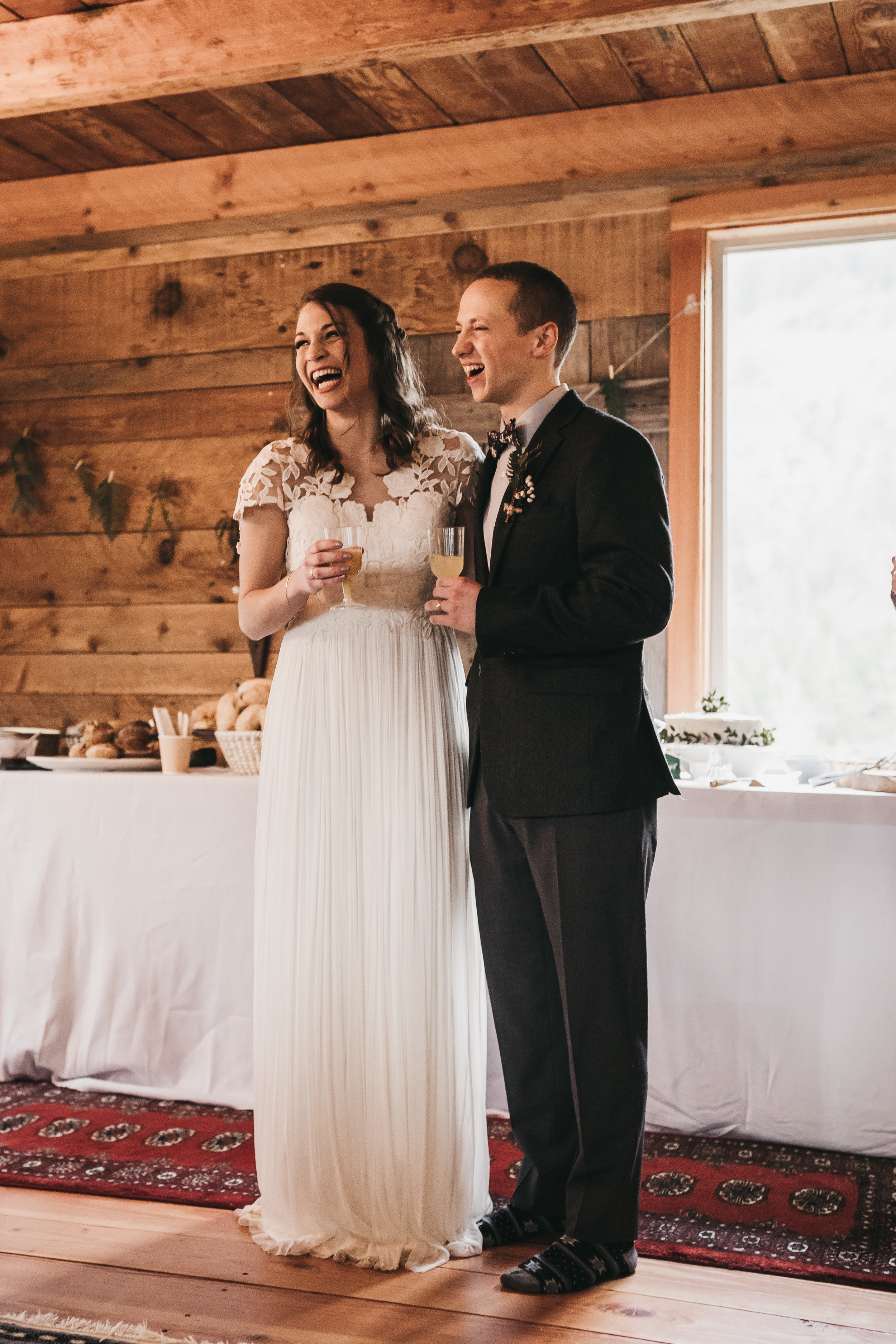 Airbnb Wedding in the Columbia River Gorge | Between the Pine Photography