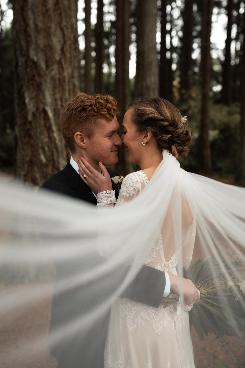 pacific northwest inspired wedding | between the pine elopement photogrpaher